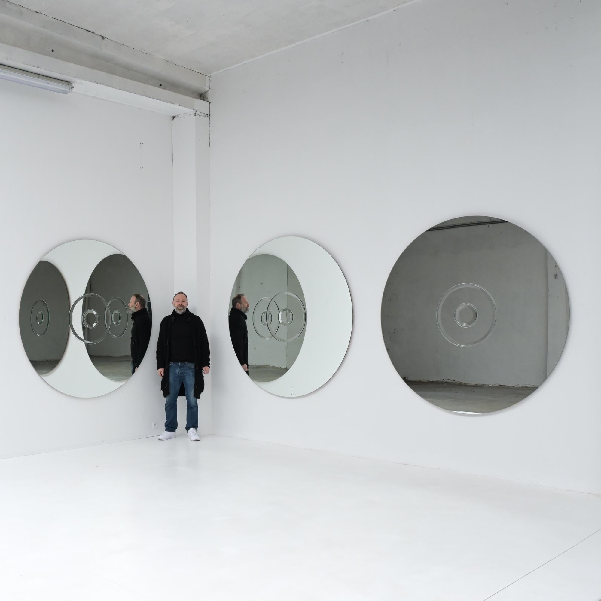 These three XL mirrors in concentric circles belong together, they were designed by the Belgian artist Michel Martens (1921-2006) as an installation. Each mirror has a diameter of 180 cm.
It is great to hang the three mirrors in a U form to create