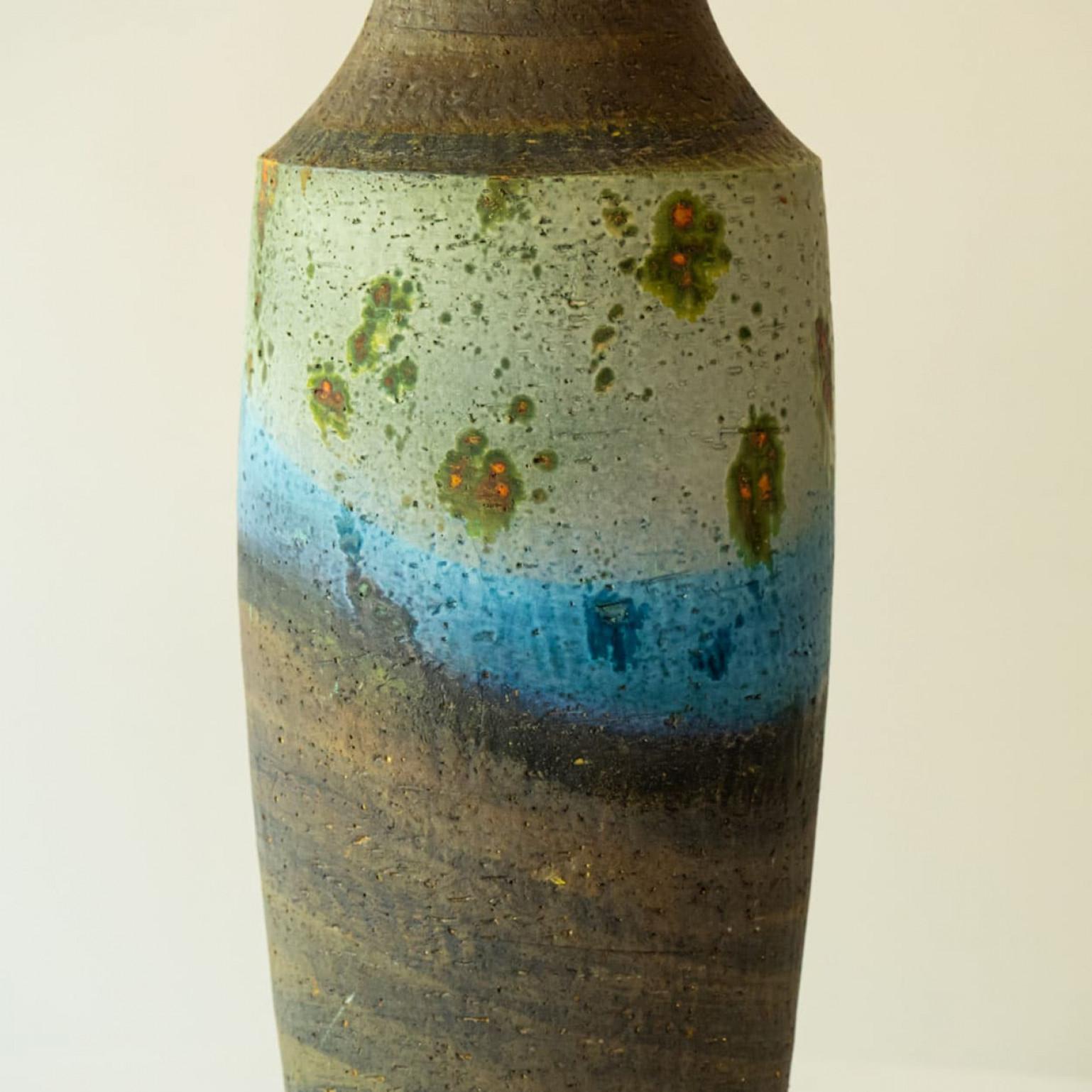 XL Multi Color Ceramic FLoor Table Lamp, Silk Lampshade by R. Houben (Moderne der Mitte des Jahrhunderts) im Angebot