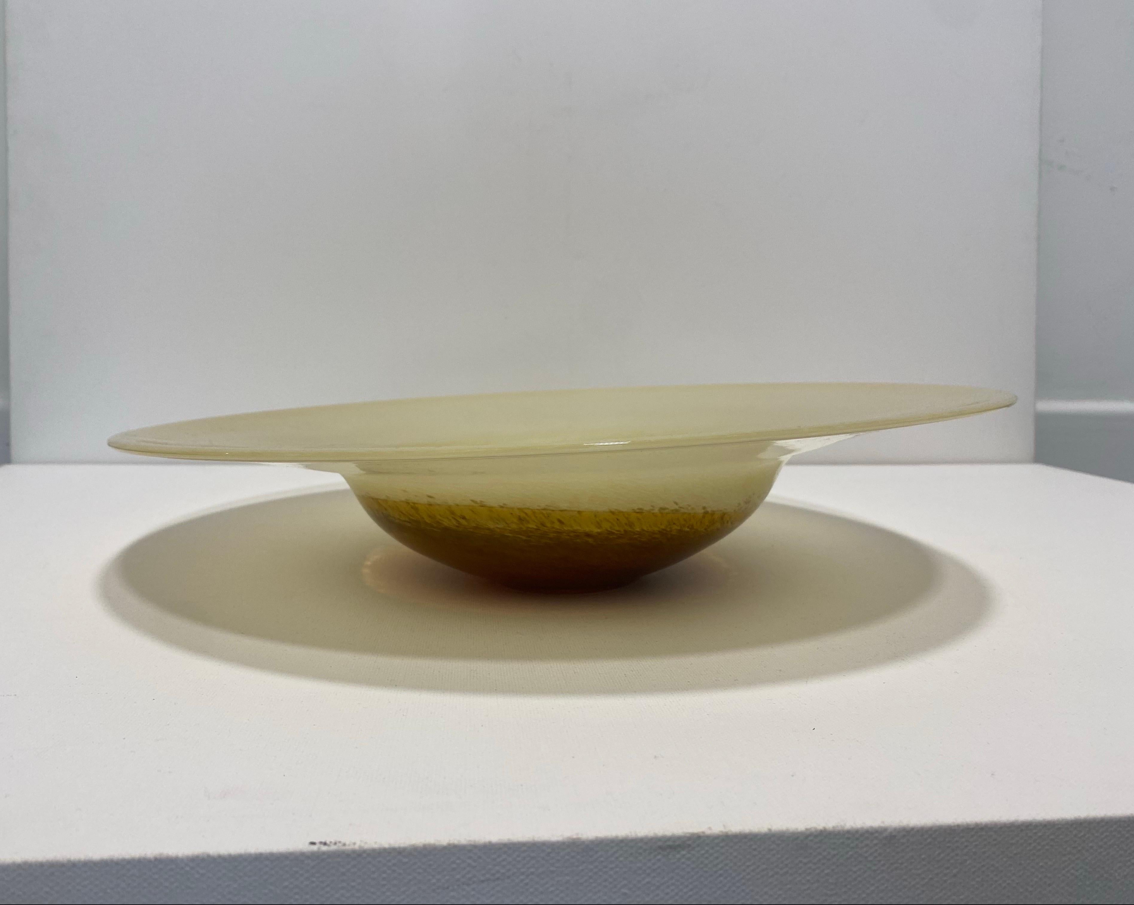 italien XL Murano Glass Round Fruit Bowl Table Plate Yellow Brown Italian Vintage 1970s en vente