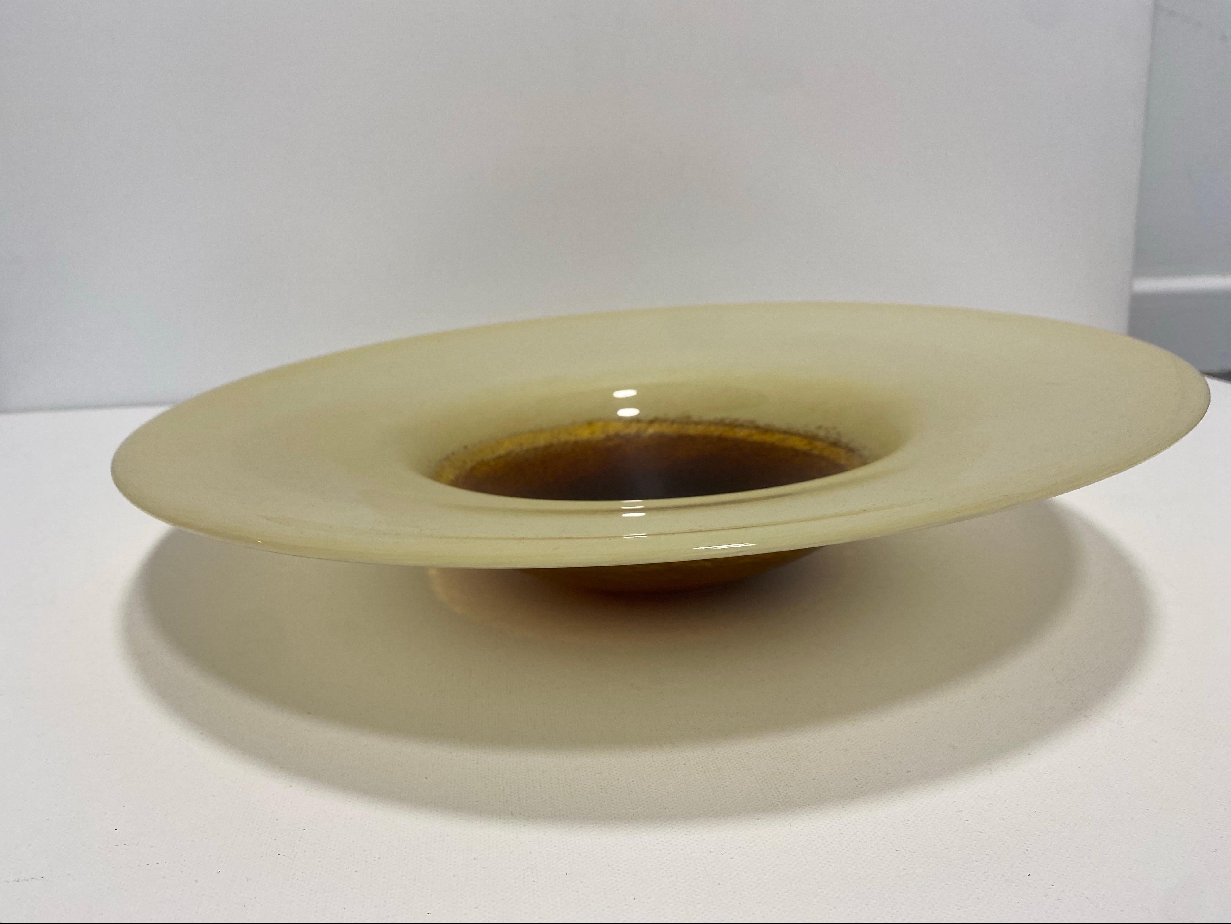 Fait main XL Murano Glass Round Fruit Bowl Table Plate Yellow Brown Italian Vintage 1970s en vente