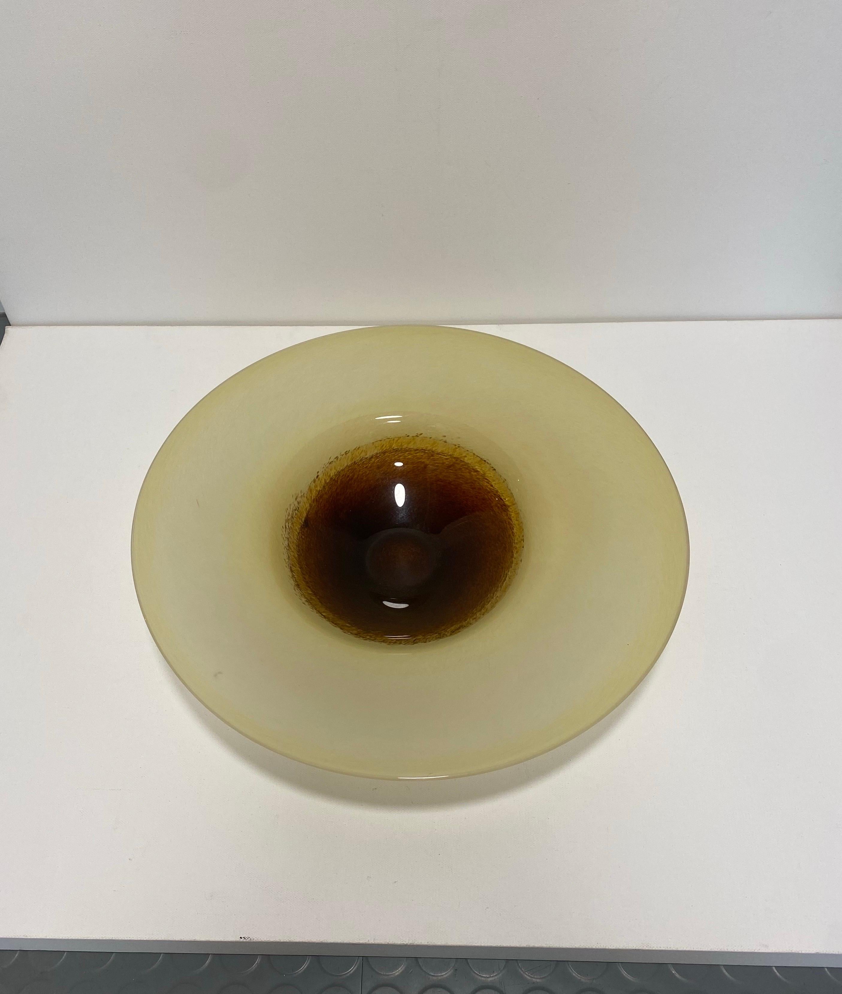 Fin du 20e siècle XL Murano Glass Round Fruit Bowl Table Plate Yellow Brown Italian Vintage 1970s en vente