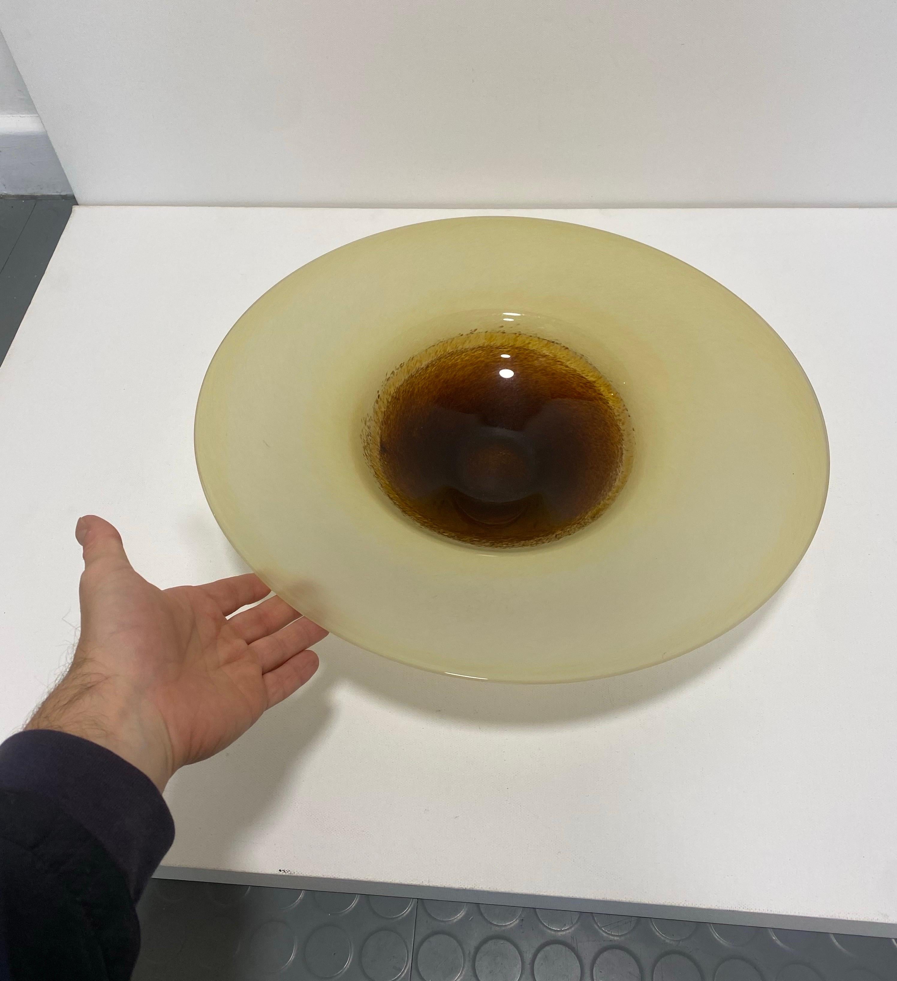 Verre brun XL Murano Glass Round Fruit Bowl Table Plate Yellow Brown Italian Vintage 1970s en vente