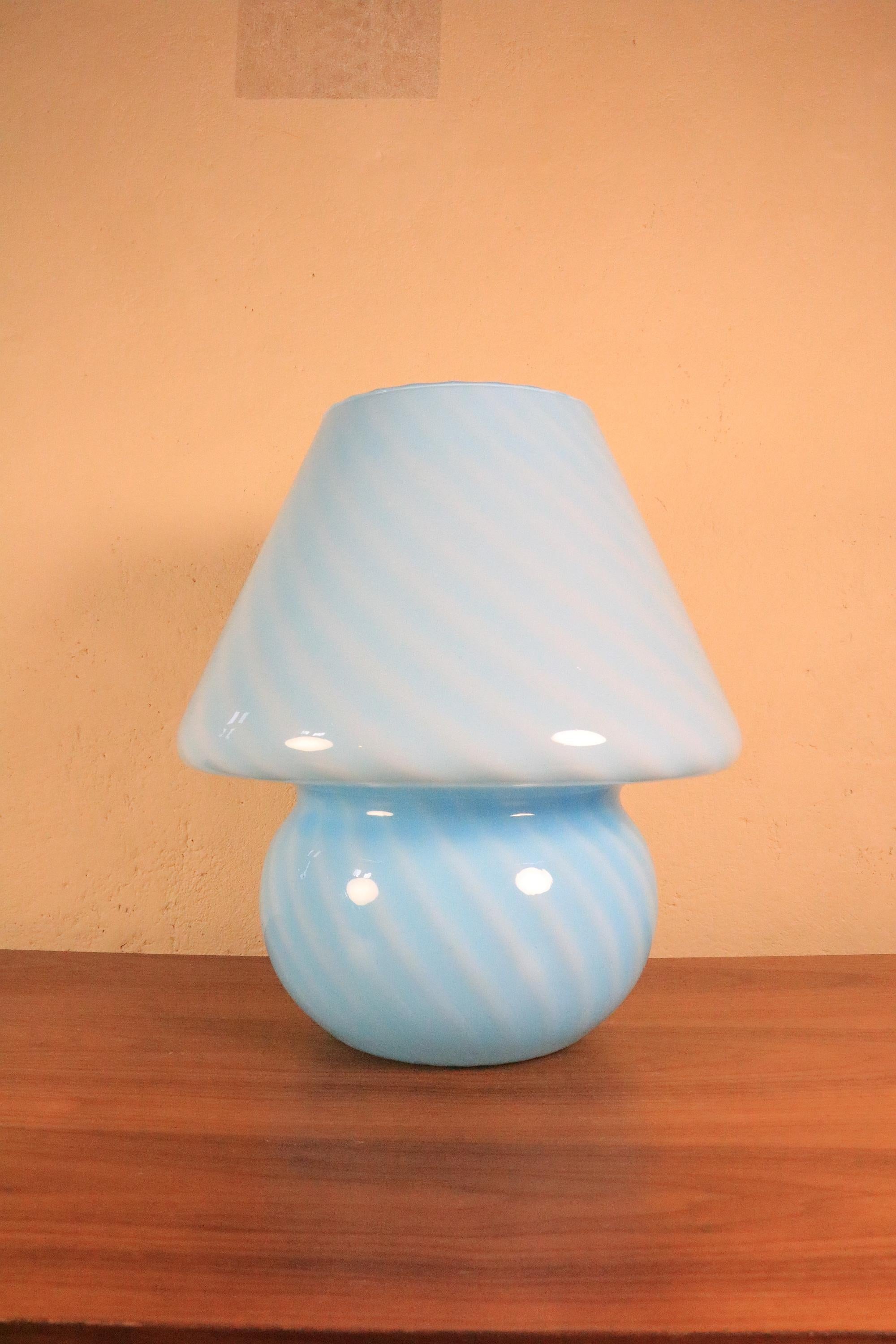 Exceptionally beautiful and large original vintage Murano glass mushroom lamp from Italy.
 
Large version with 38 cm / 13 inch.
Diameter: 33 cm / 15 inch
 
Very well preserved.
Great striped effect.
 
1 x E27 socket.