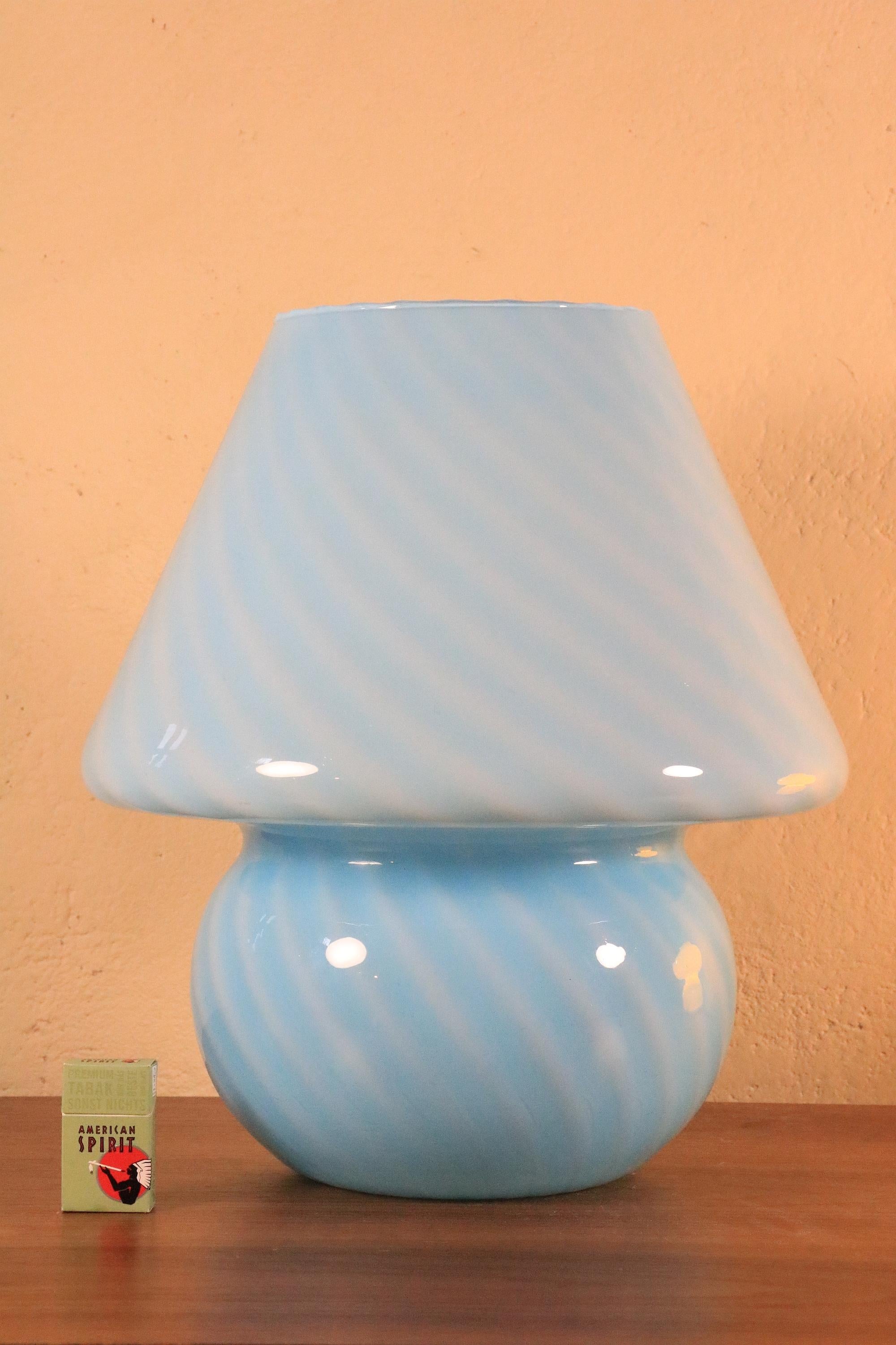 italien Lampe de bureau XL en forme de champignon, verre de Murano bleu, Italie, 1970 en vente