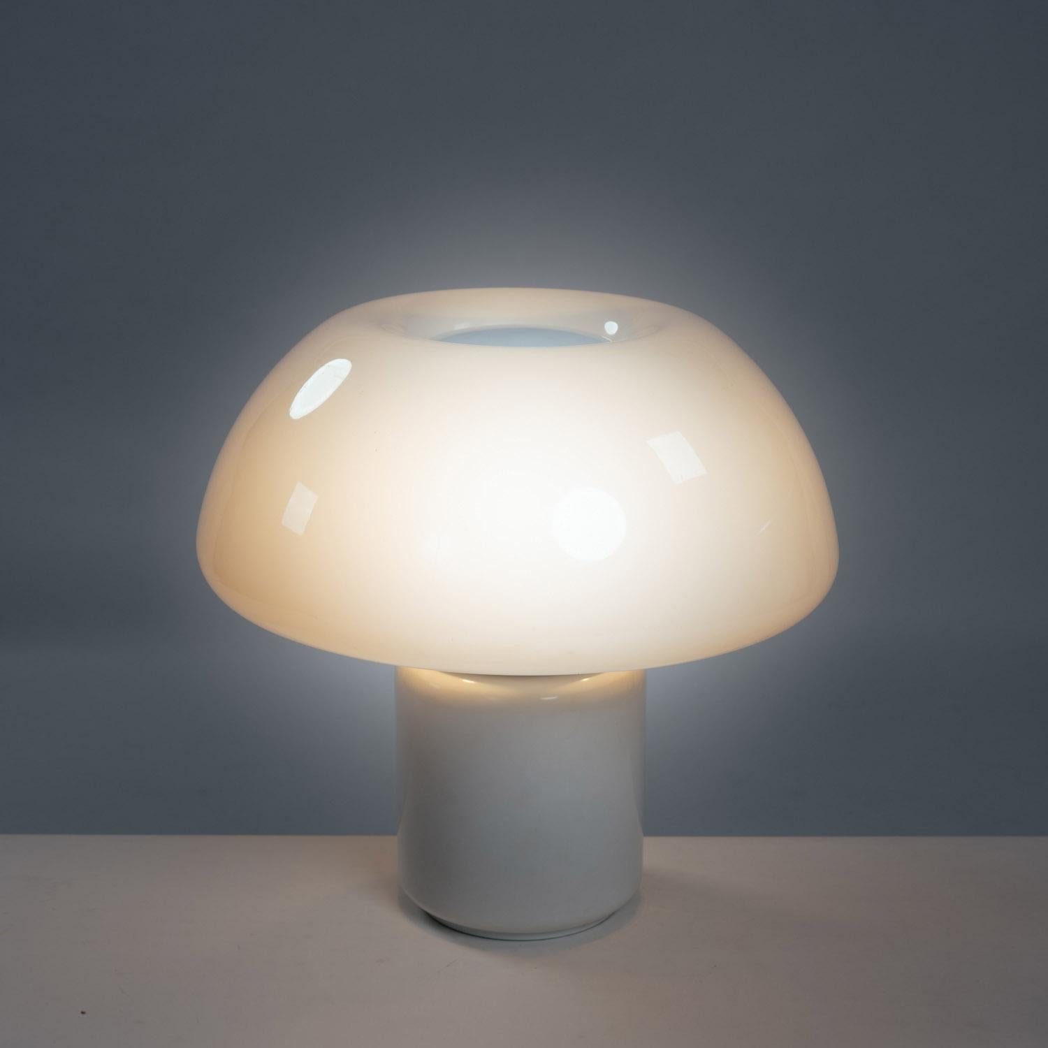 Lámpara de mesa XL en forma de seta de Elio Martinelli para Martinelli Luce, años 60, 2 disponibles en Bueno estado para la venta en Zevenaar, NL