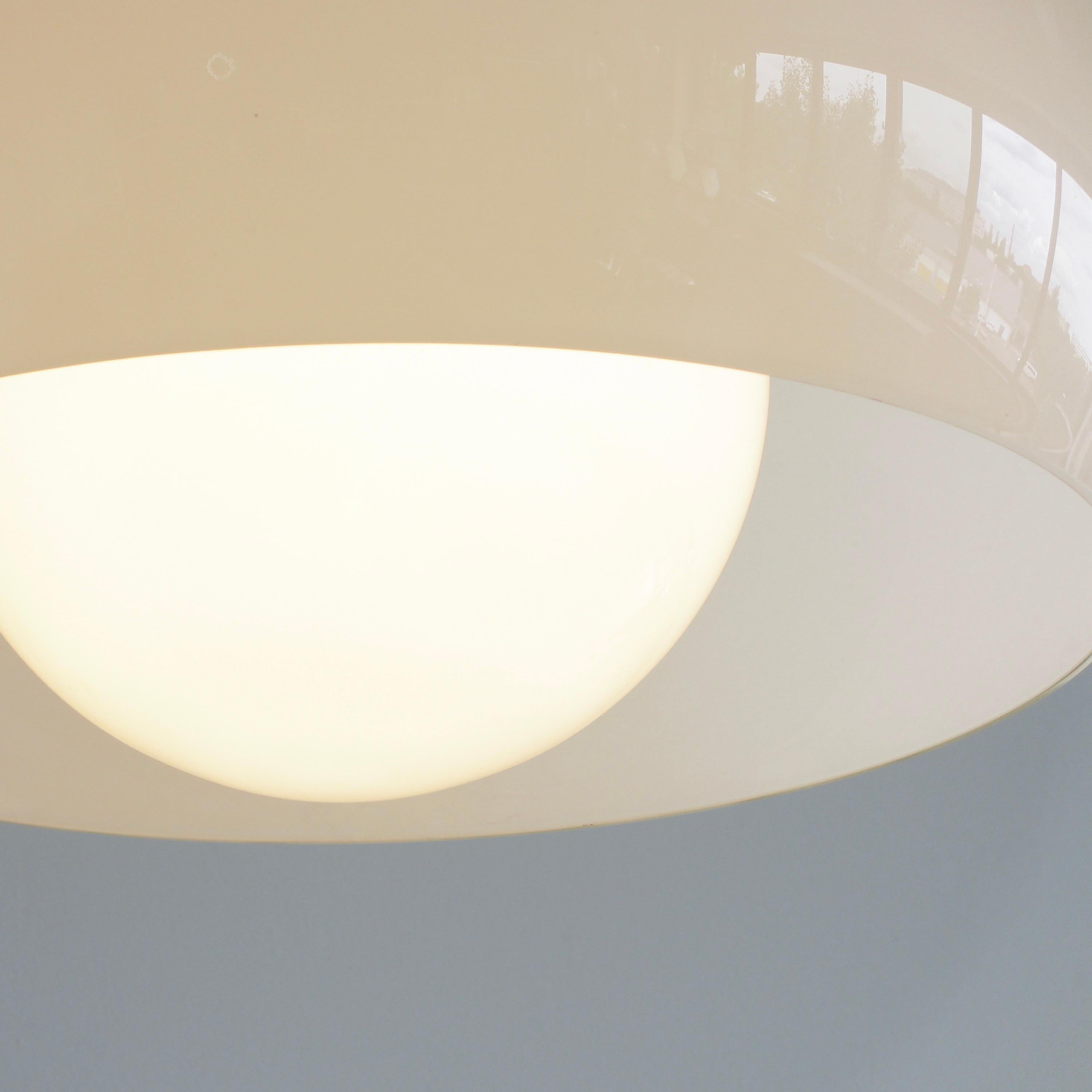 XL Omega Hanging Lamp by Vico Magistretti, 1962 In Good Condition In Berlin, Berlin