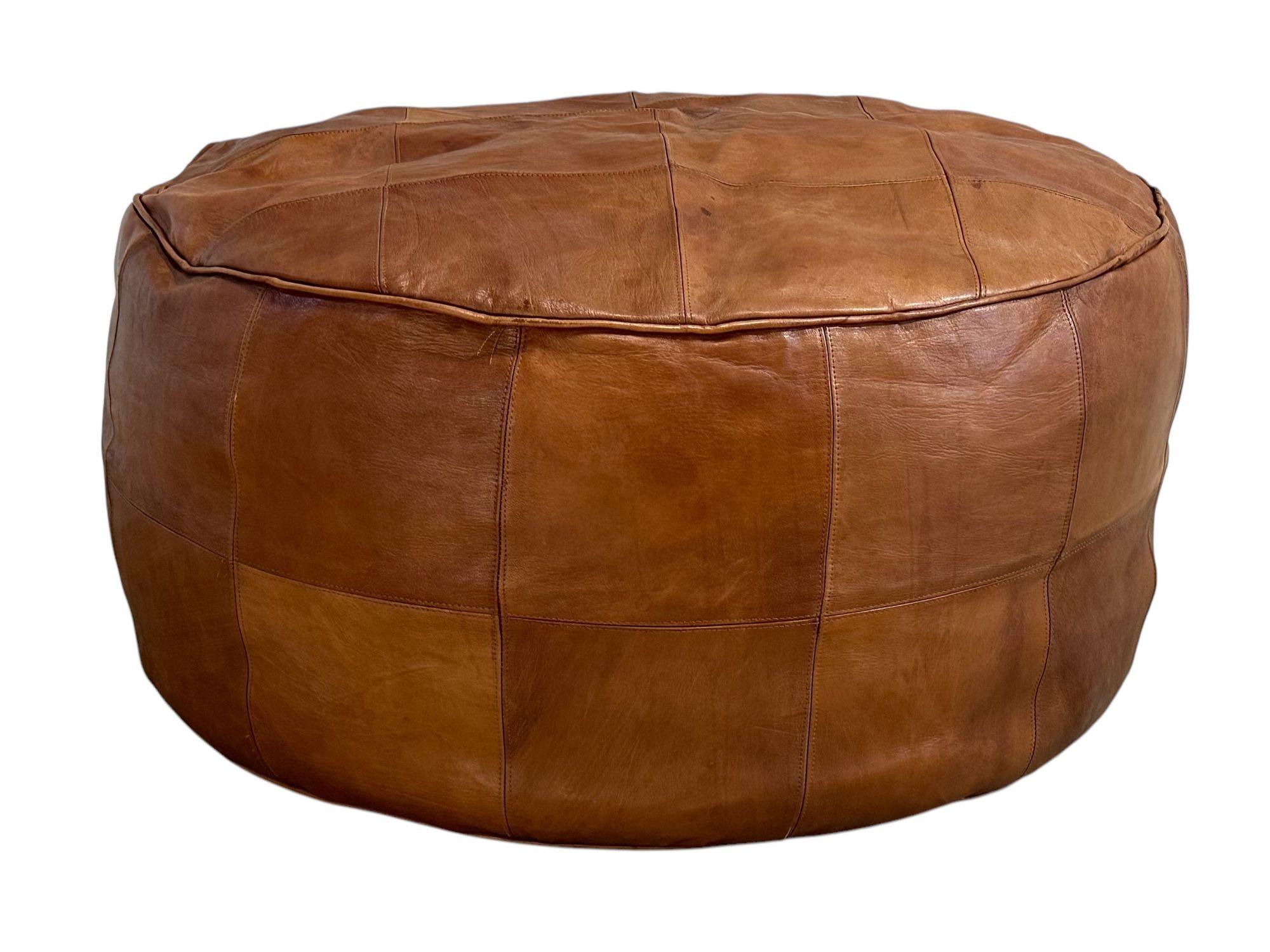 Pouf/Ottoman en cuir patchwork XL Style De Sede, années 1980. Original en très bon état.
Mesure 36