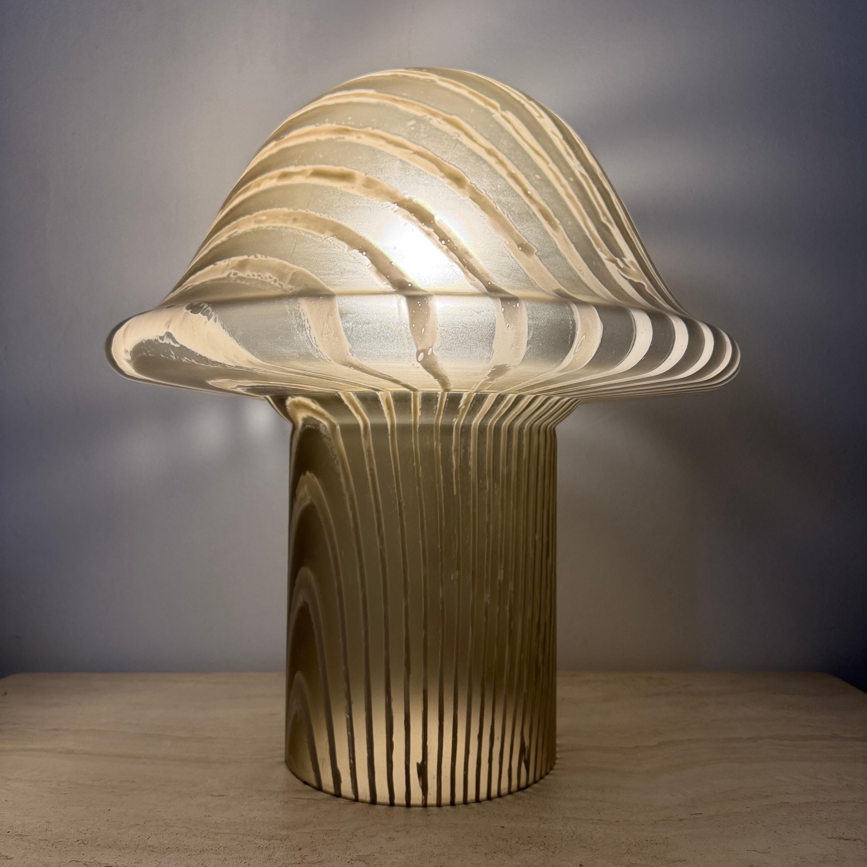 Lampada da tavolo Xl Peil & Putzer Mushroom Zebra , anni '70 in vendita 4