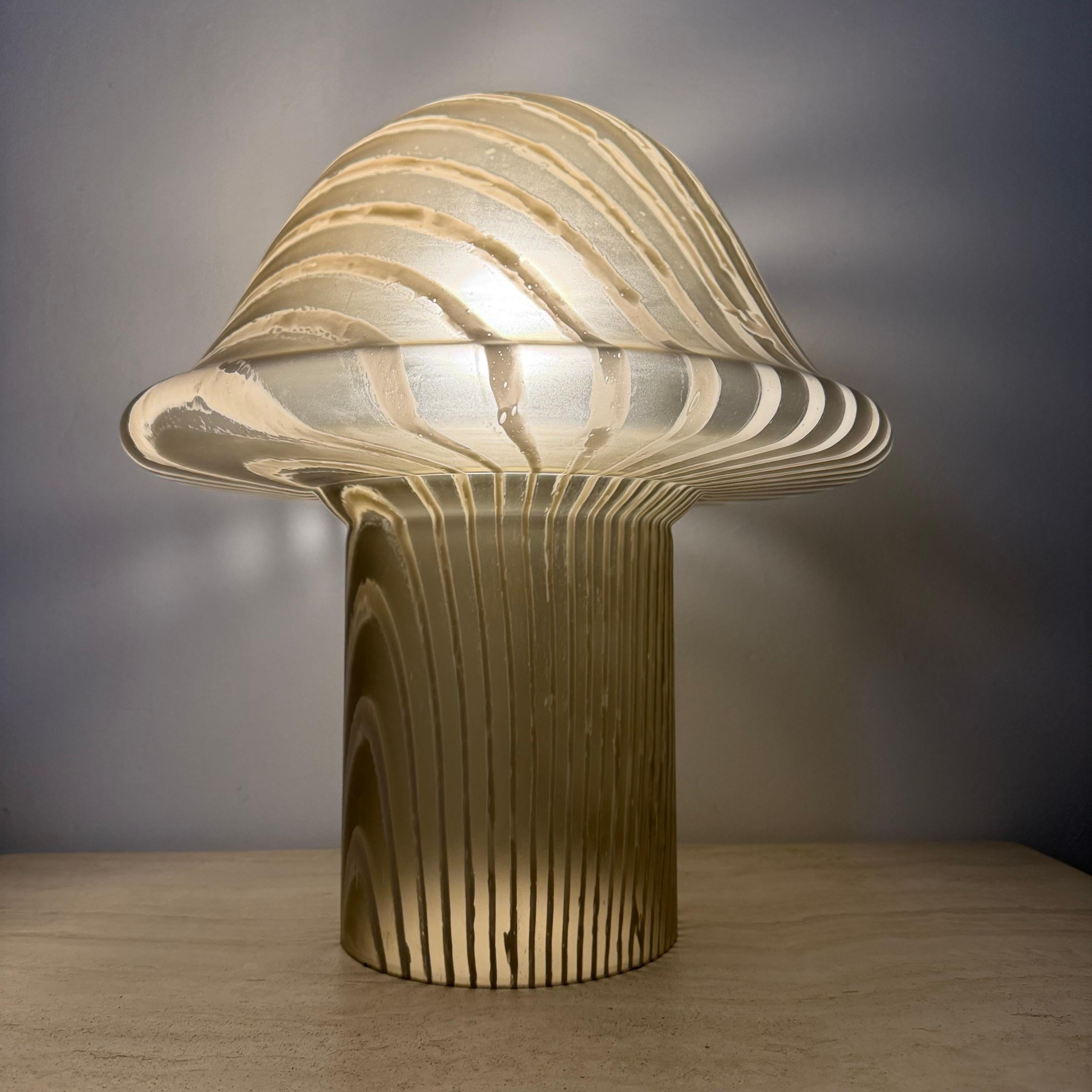 Lampada da tavolo Xl Peil & Putzer Mushroom Zebra , anni '70 in vendita 5