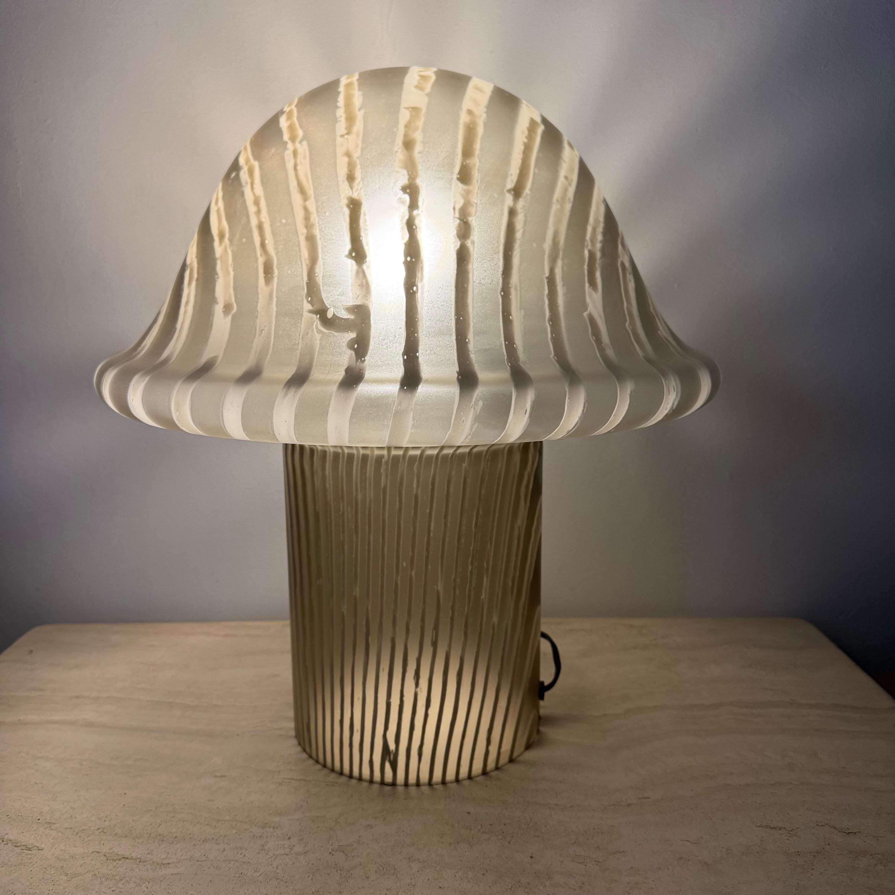 Lampada da tavolo Xl Peil & Putzer Mushroom Zebra , anni '70 in vendita 7