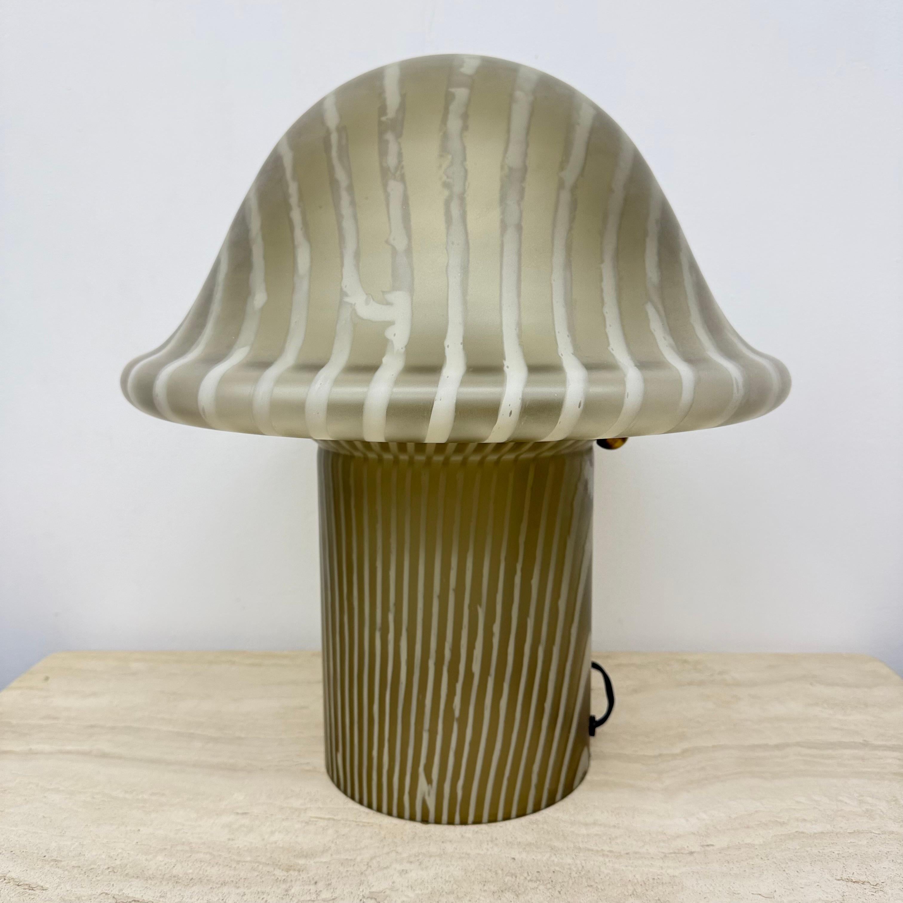 Lampada da tavolo Xl Peil & Putzer Mushroom Zebra , anni '70 in vendita 12