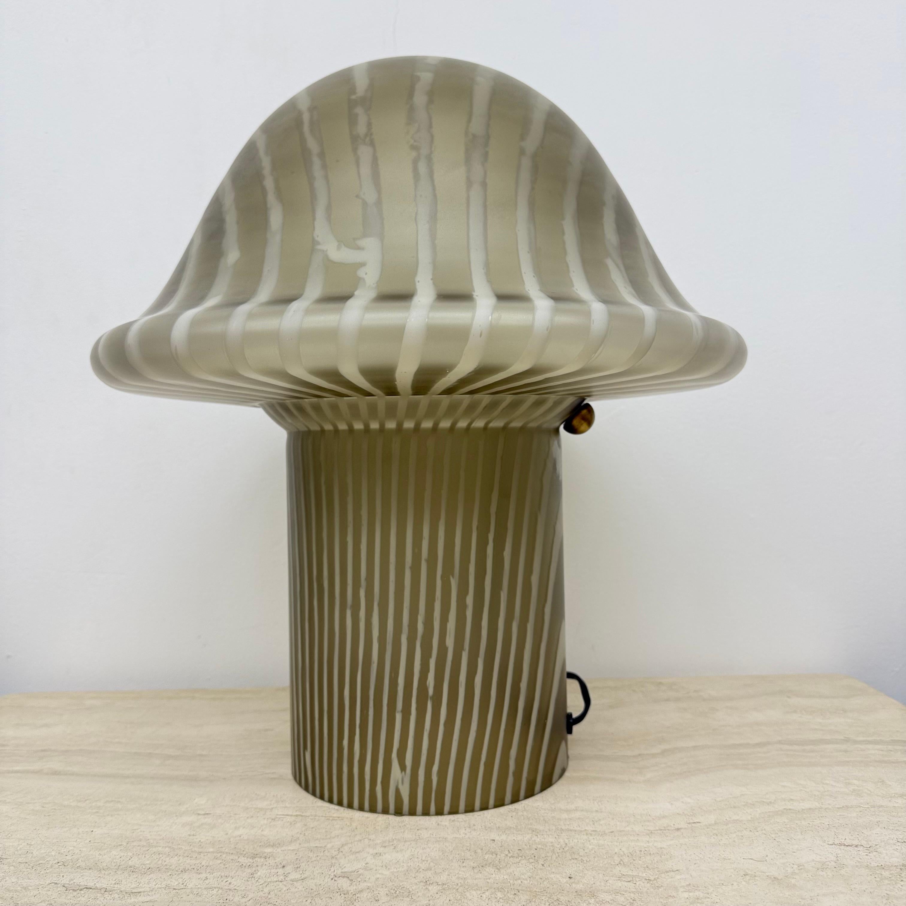 Lampada da tavolo Xl Peil & Putzer Mushroom Zebra , anni '70 in vendita 14