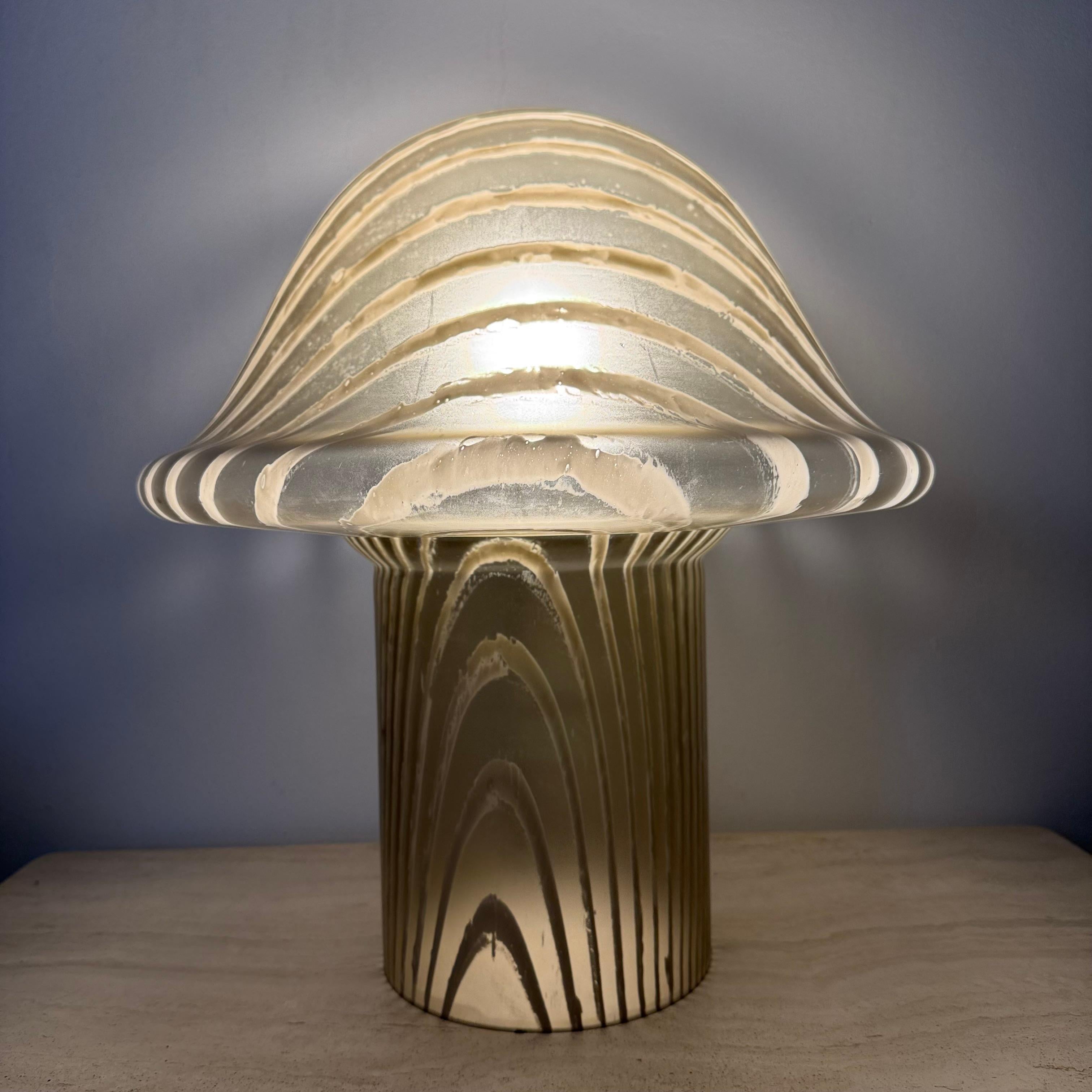 Lampada da tavolo Xl Peil & Putzer Mushroom Zebra , anni '70 In condizioni buone in vendita a Delft, NL