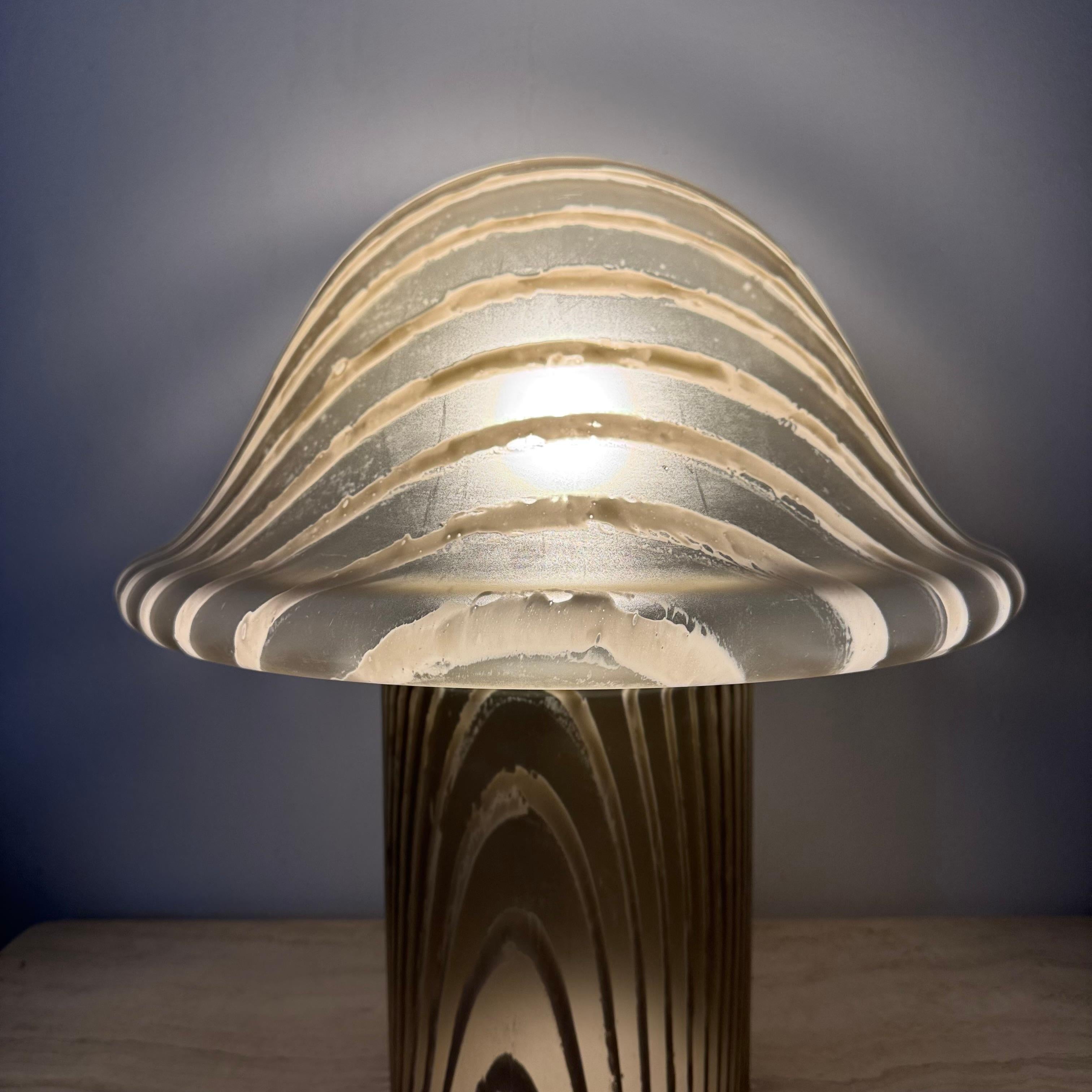 Lampada da tavolo Xl Peil & Putzer Mushroom Zebra , anni '70 in vendita 1