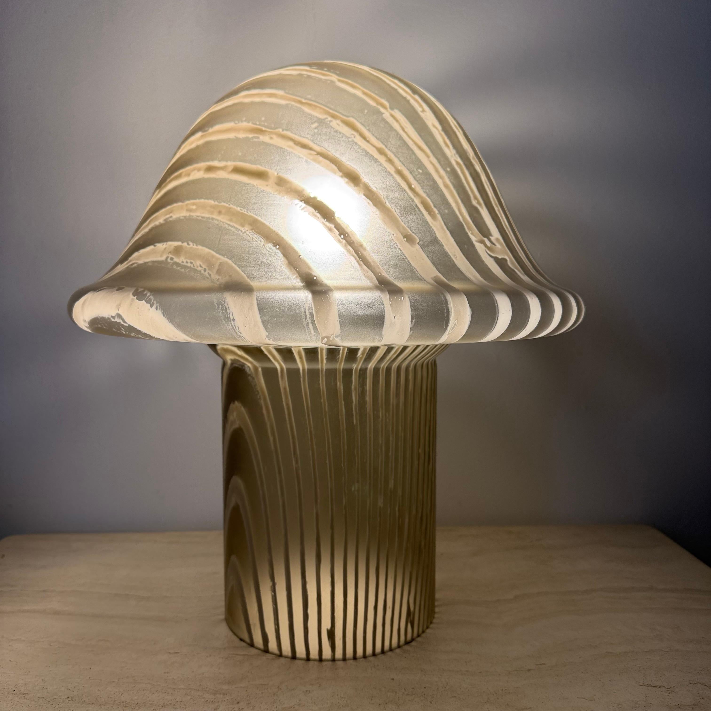 Lampada da tavolo Xl Peil & Putzer Mushroom Zebra , anni '70 in vendita 3