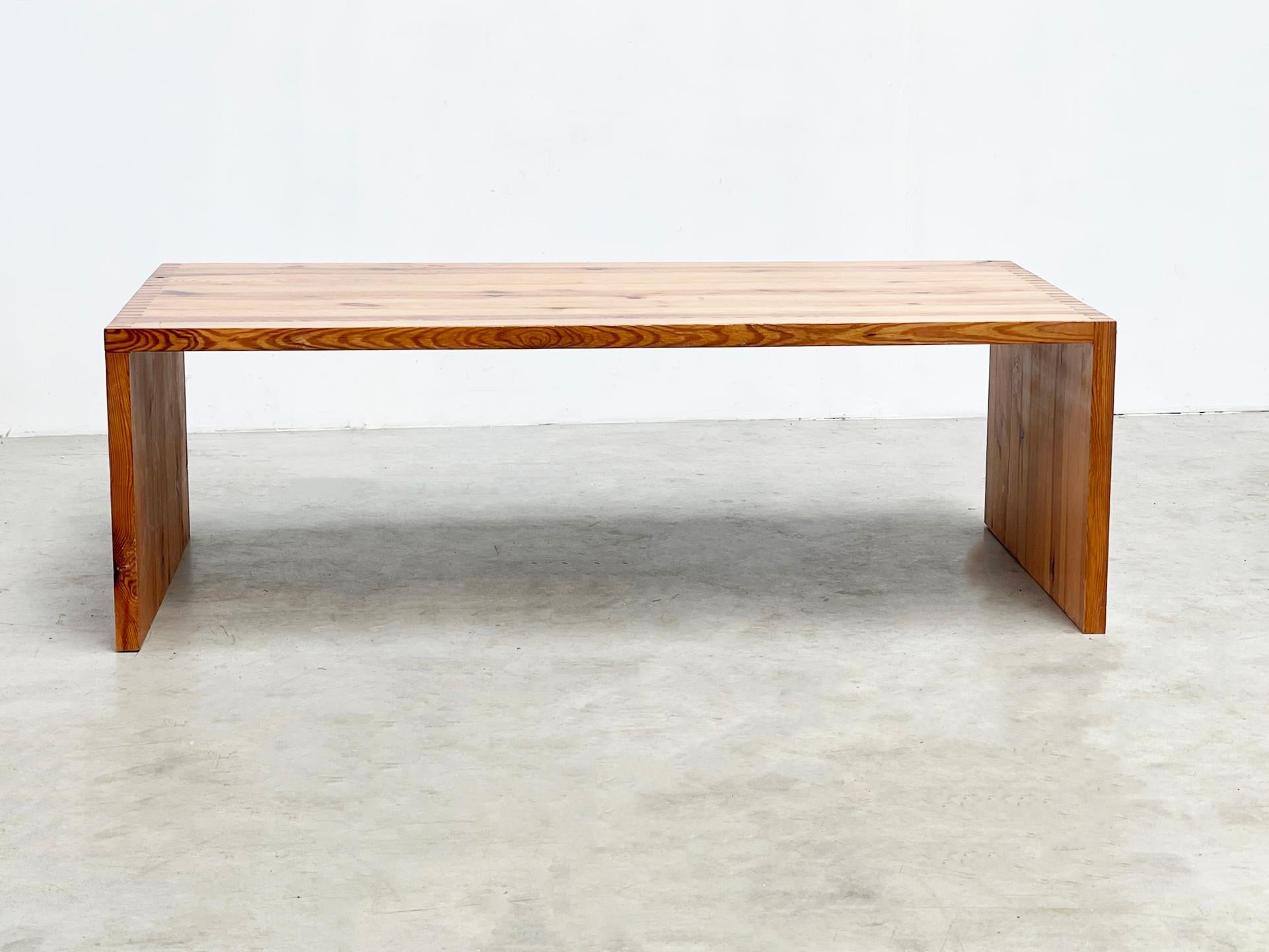  

The pine coffee table, crafted by Ate Van Apeldoorn in the 1970s for Houtwerk Hattem, is a perfect example of Dutch craftsmanship with its timeless design and sturdy pine construction. 

 

Measurements:

Width: 154cm

Depth: 74cm

Height: 50cm