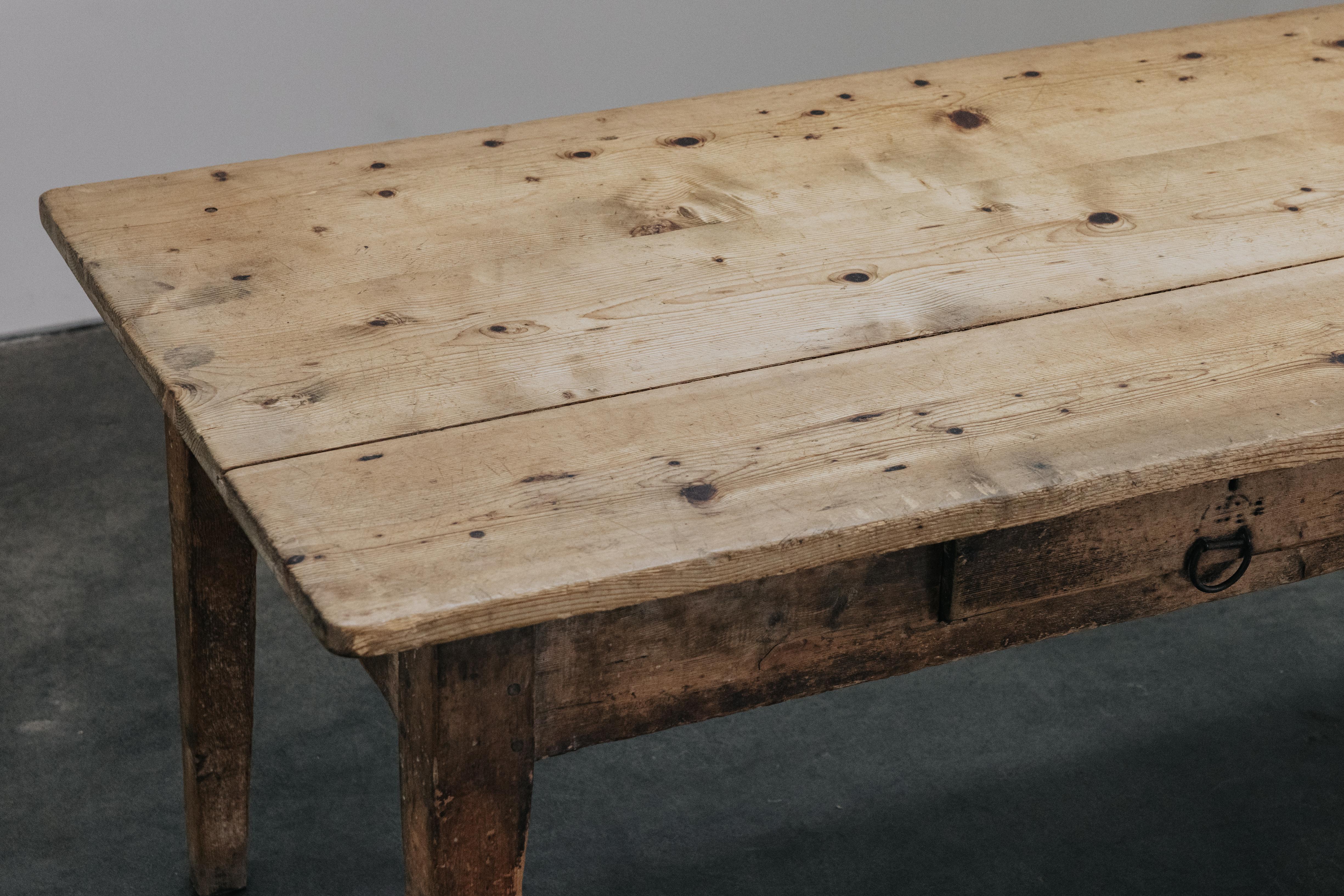 Table de salle à manger en pin extra-large de France, vers 1800 Bon état - En vente à Nashville, TN