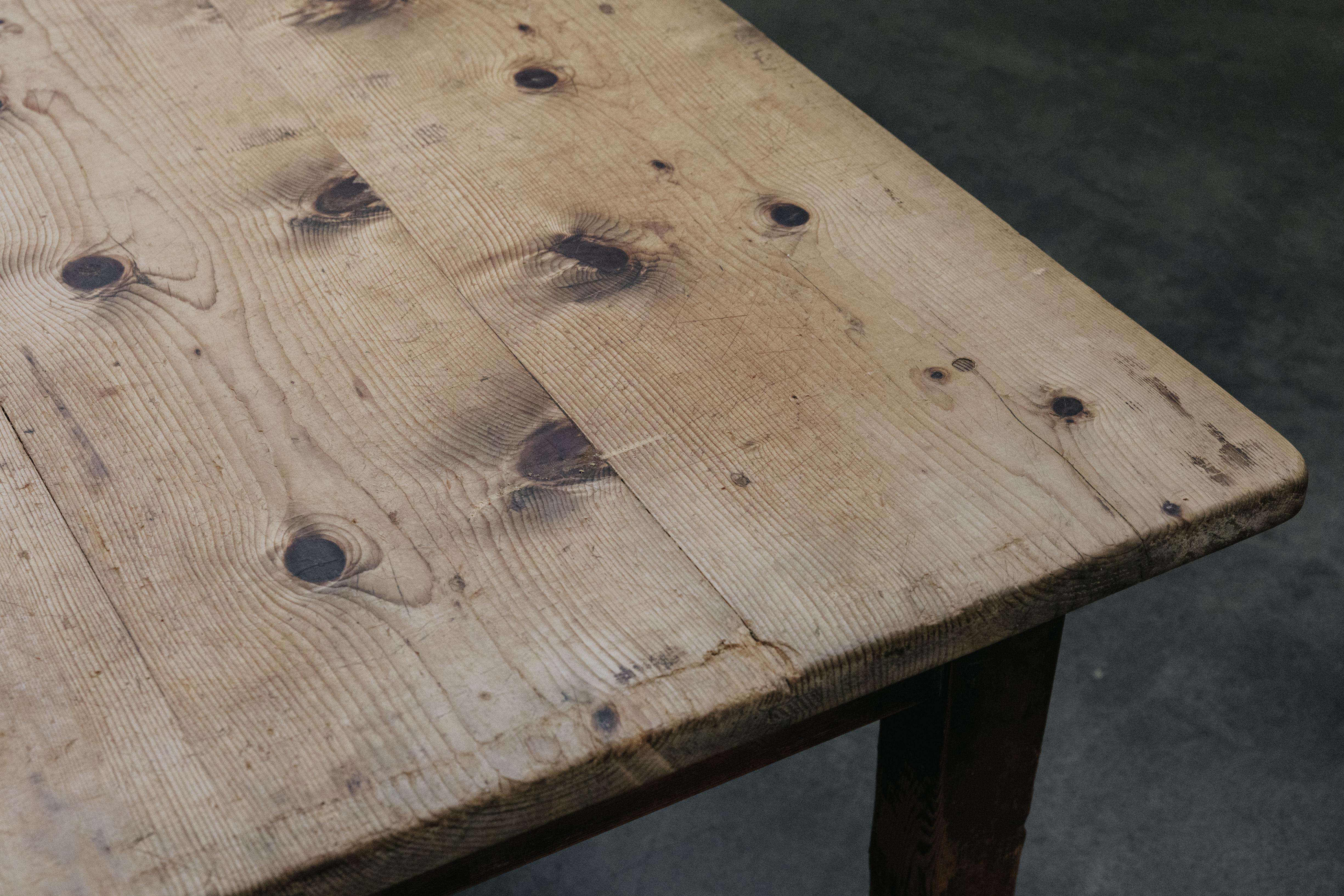 Table de salle à manger en pin extra-large de France, vers 1800 en vente 1