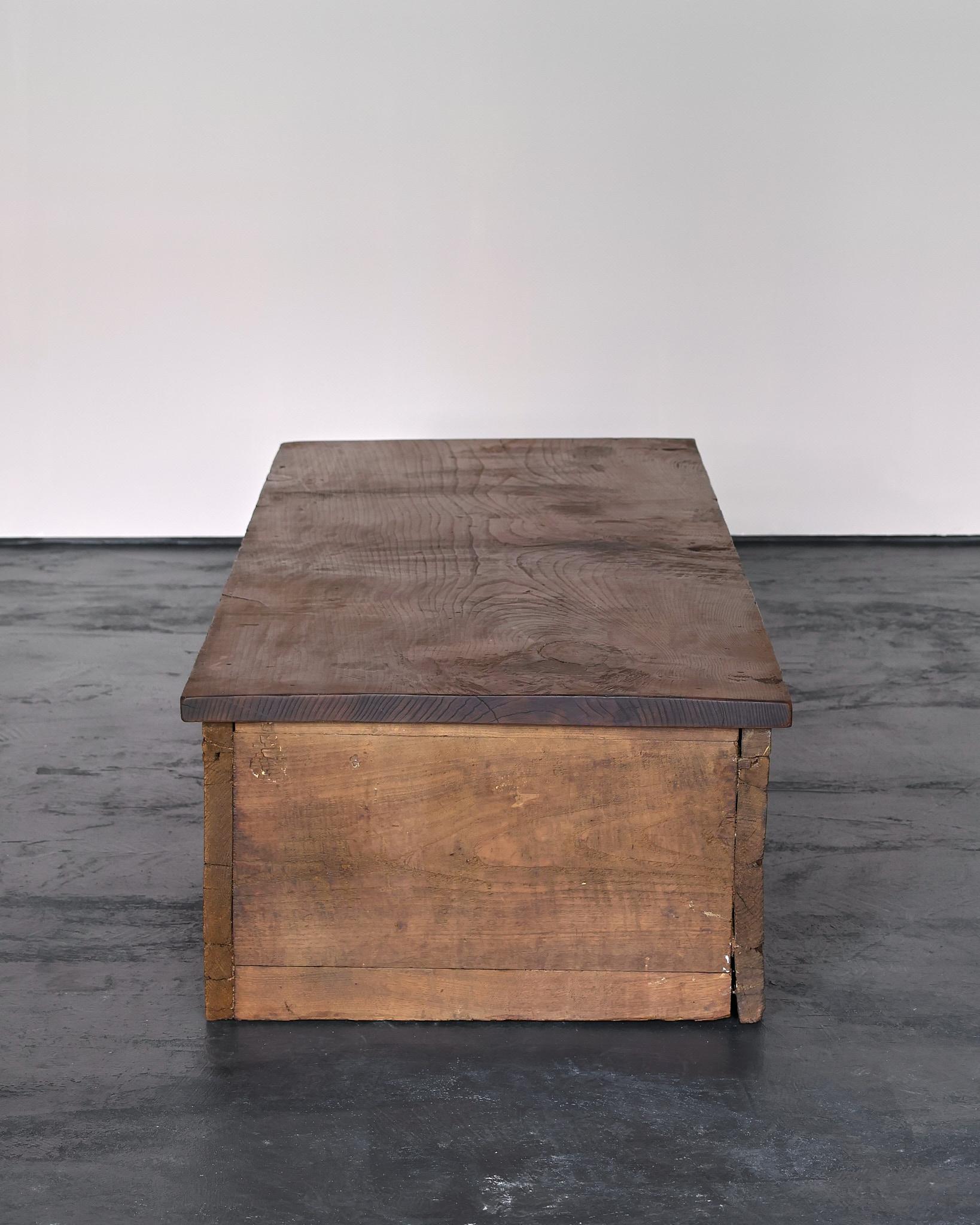 XL Primitive 18th C. Portuguese Coffee Table In Good Condition In London, GB