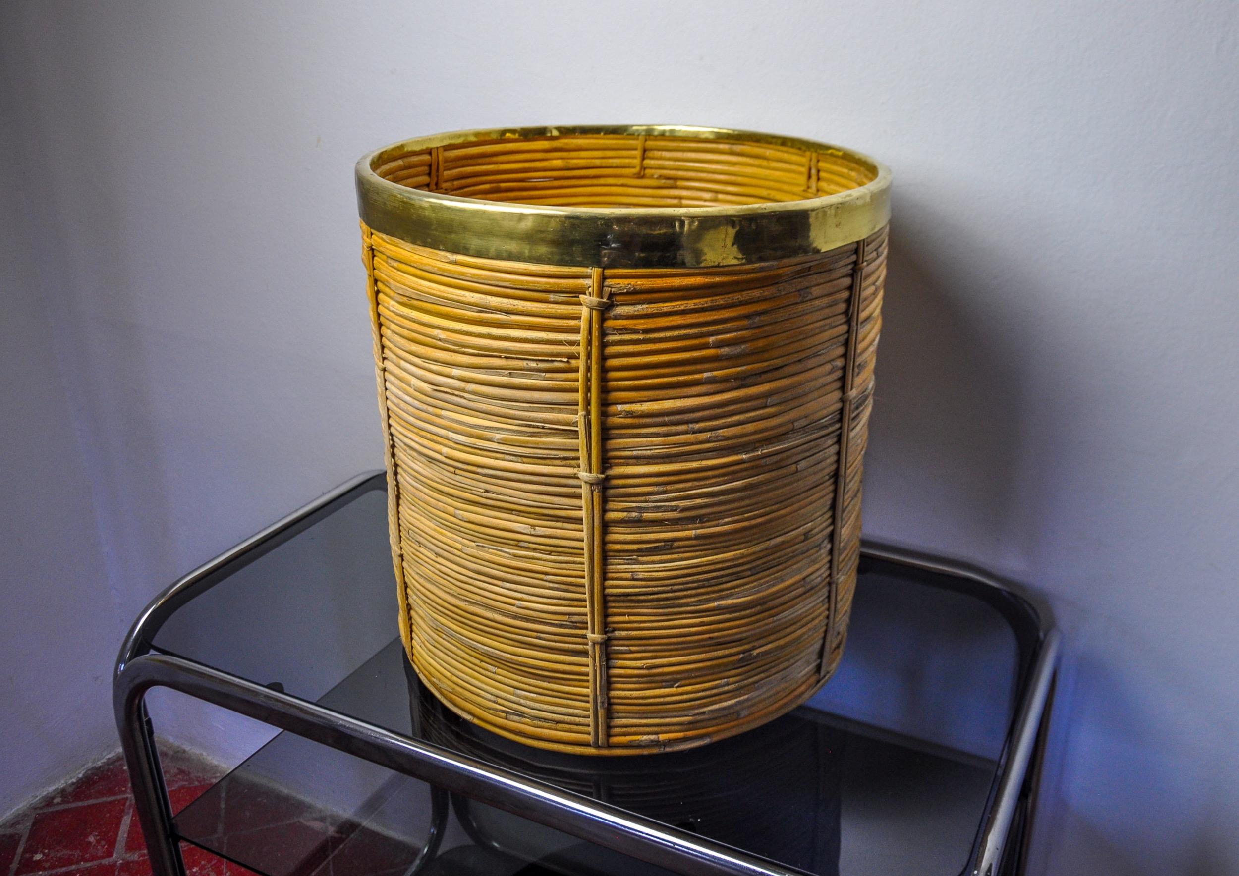 Italian XL rattan and brass basket, Italy, 1970, 41cm diam For Sale