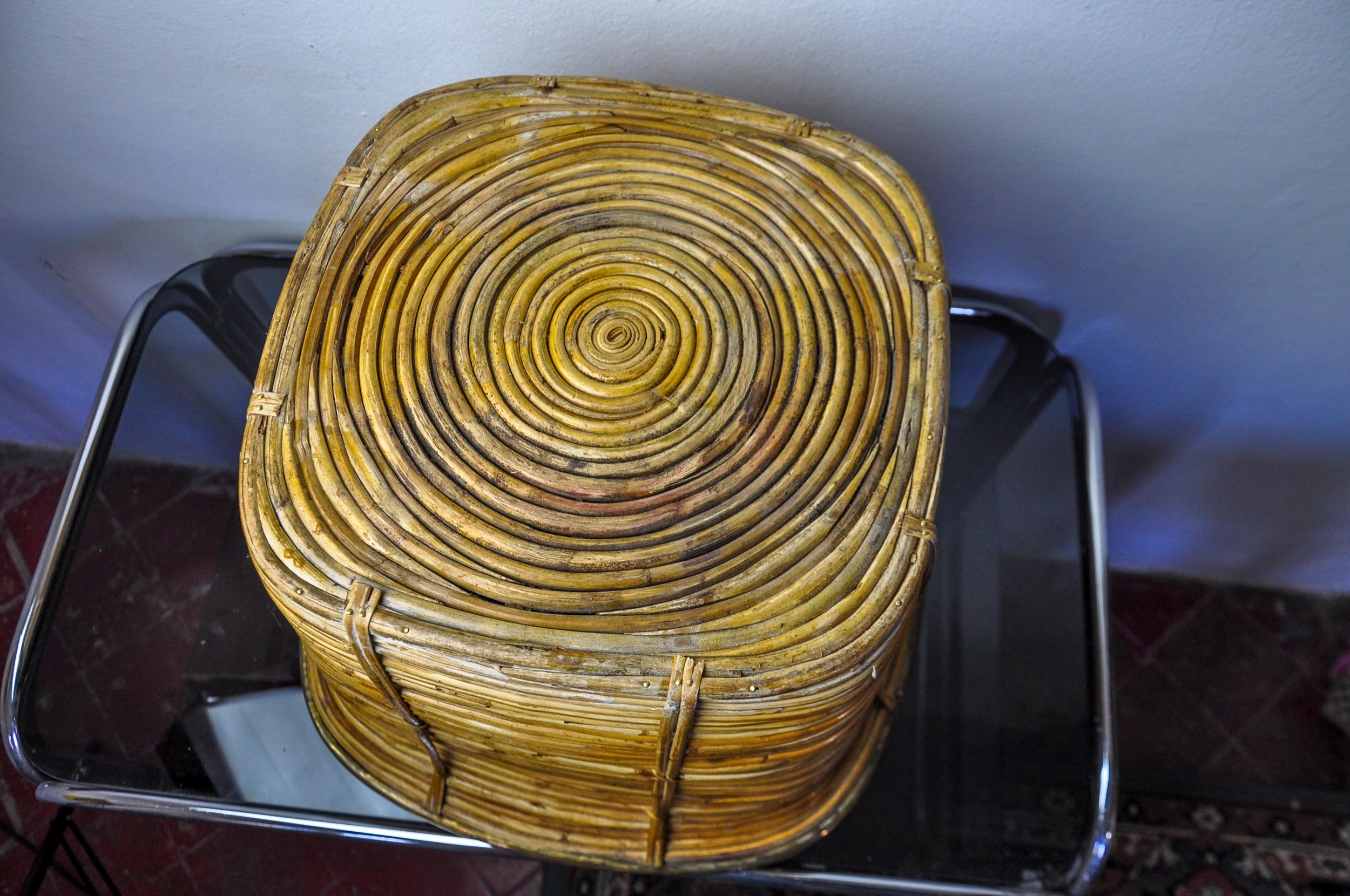 Cestino XL in rattan e ottone, Italia, 1970, diametro 44cm in vendita 1