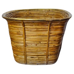 Cesta XL de ratán y latón, Italia, 1970, 44 cm diam.
