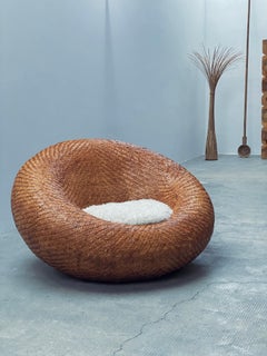 XL Rattan Geflecht „Mushroom“ Sessel Pille mit Schaffell Kissen, Frankreich 70s