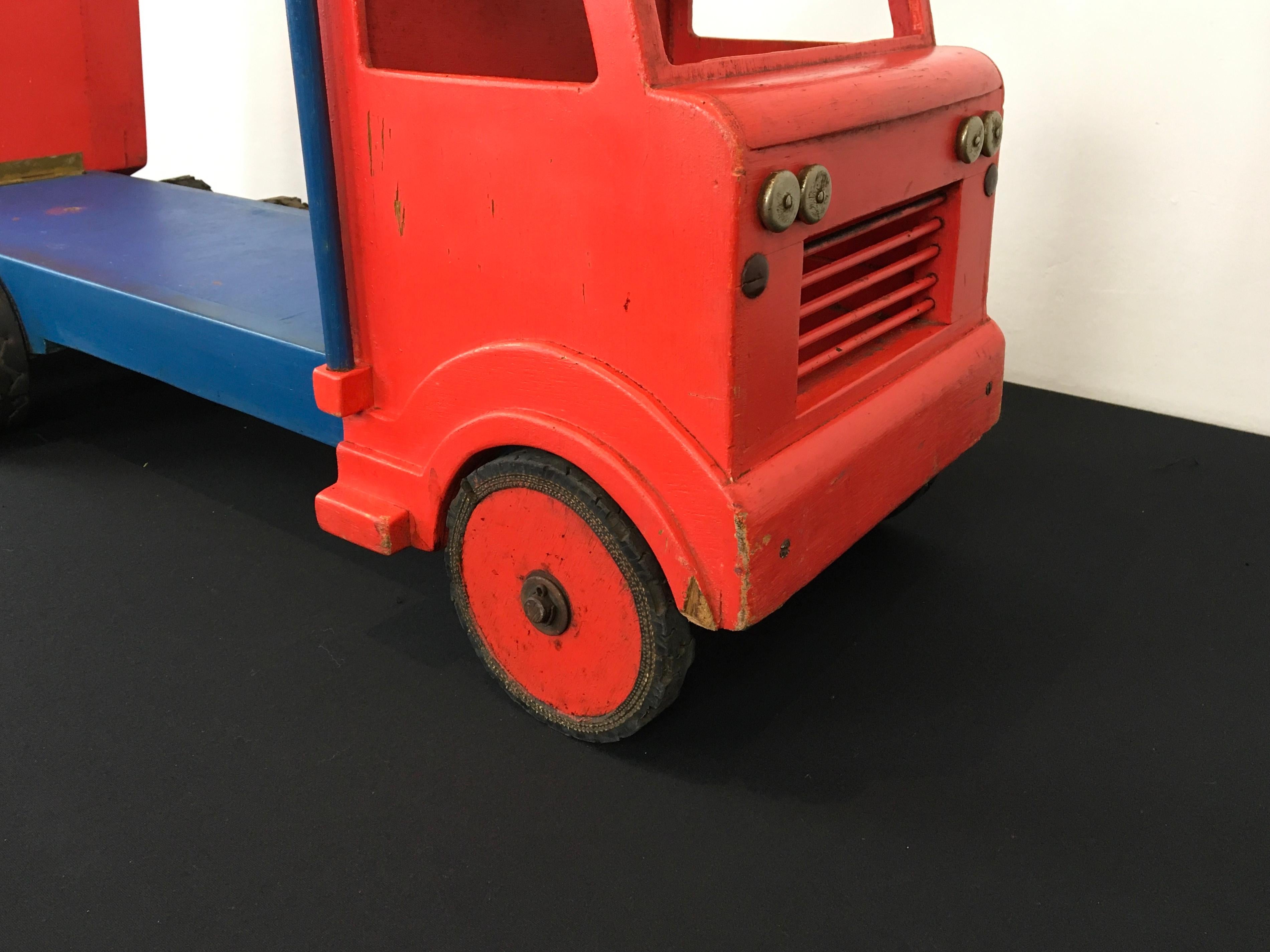 XL Roter Holzkipper Spielzeug, 1950er Jahre (20. Jahrhundert) im Angebot