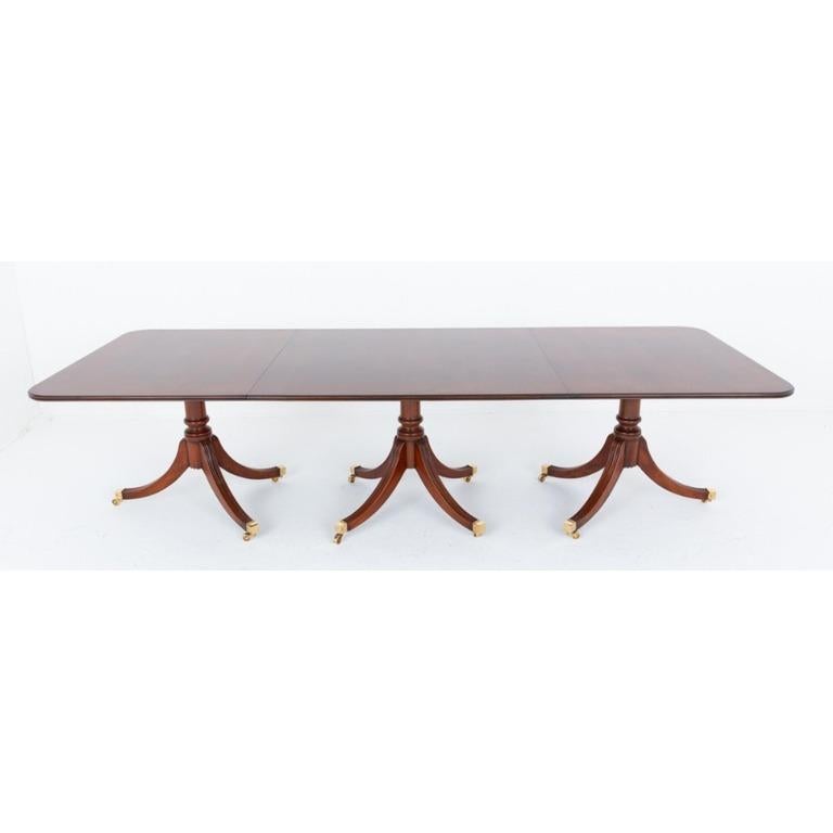XL Regency Dining Table 20 Places Mahogany Extending Bon état - En vente à Potters Bar, GB