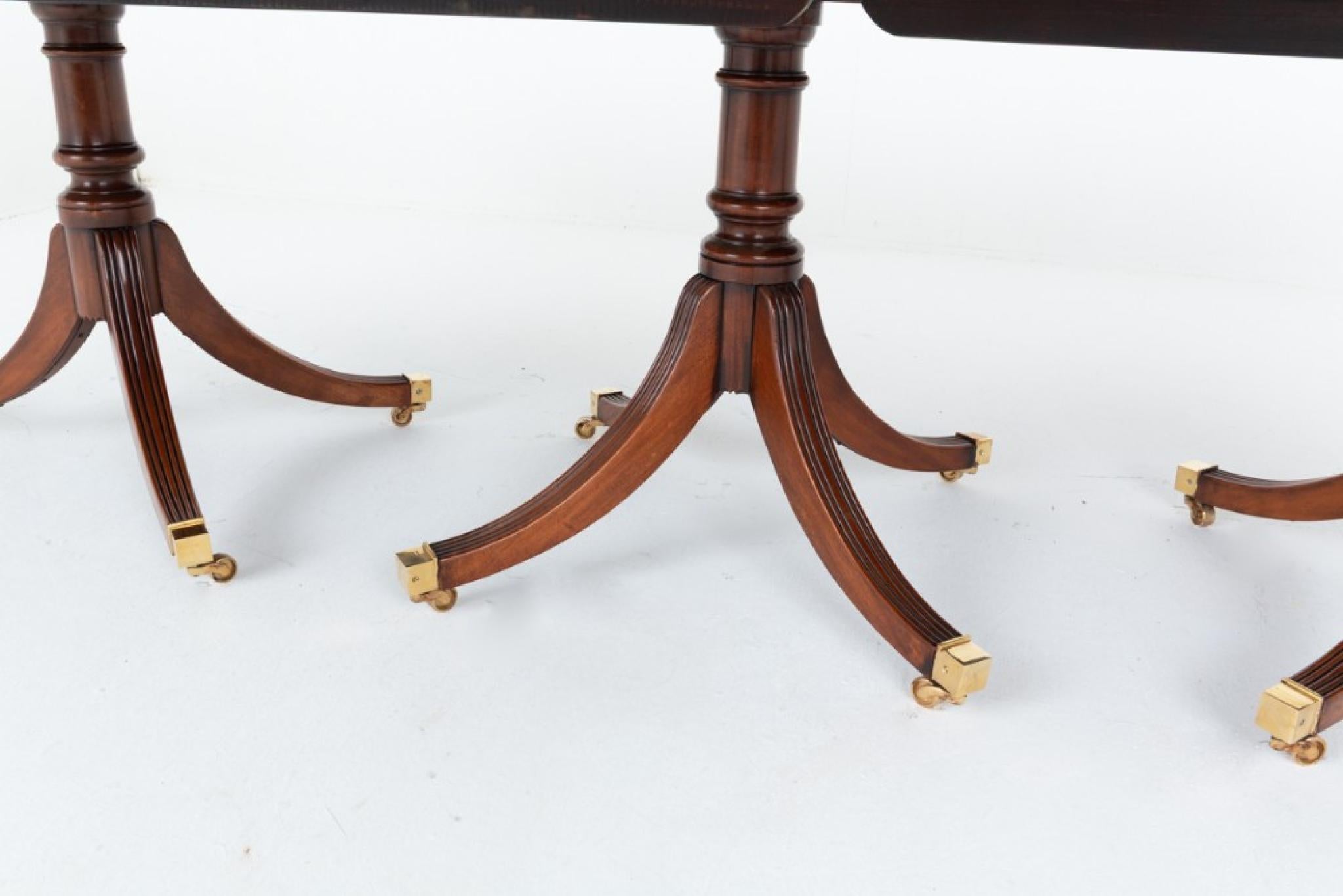 Early 20th Century XL Regency Dining Table Pedestal 16 Seater Mahogany For Sale