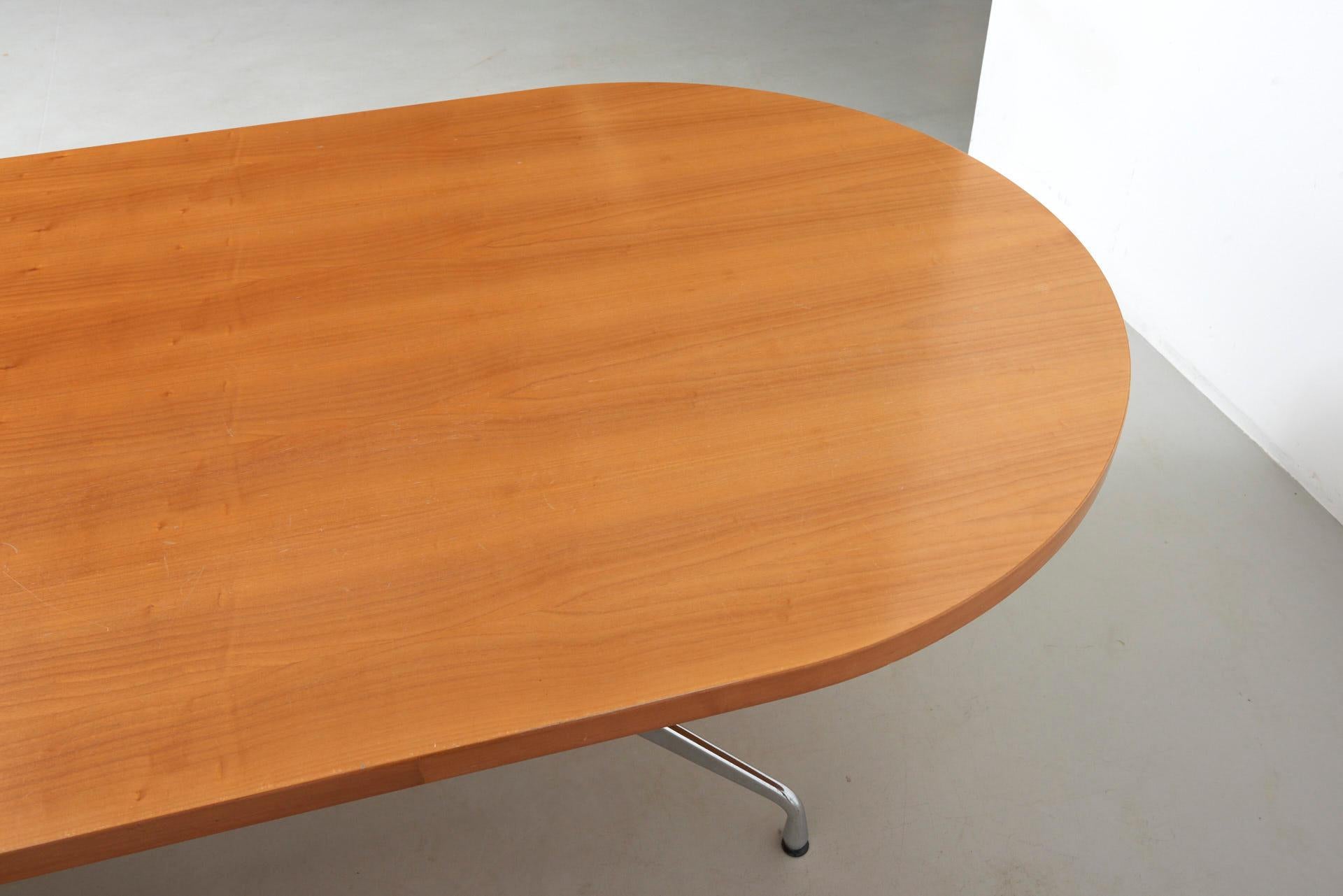 Extra Large Segmented Base table, by Charles & Ray Eames In Good Condition In Antwerpen, BE