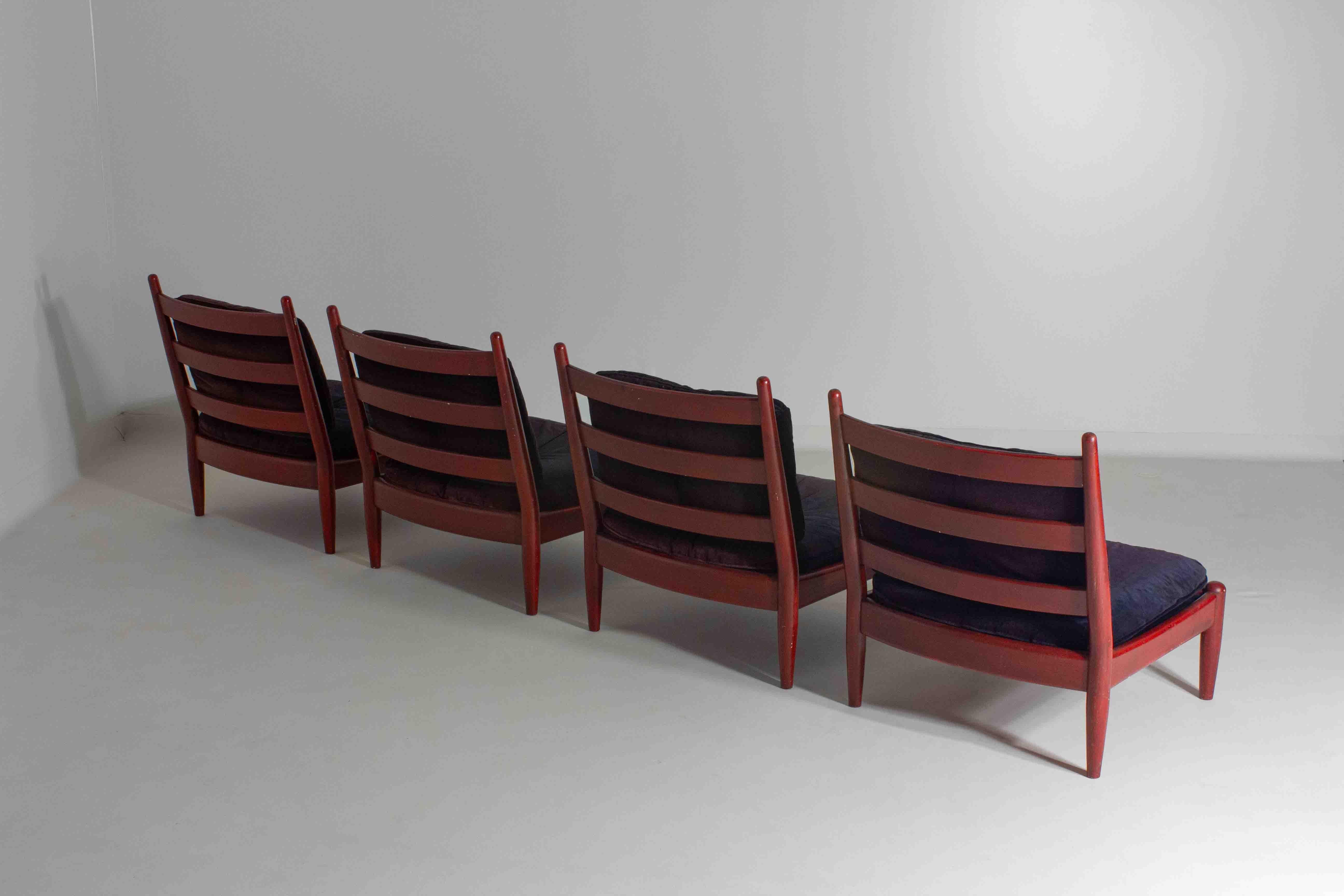Set XL di 8 sedie da salotto di metà secolo e 2 tavolini da caffè, Belgio 1960 in vendita 11