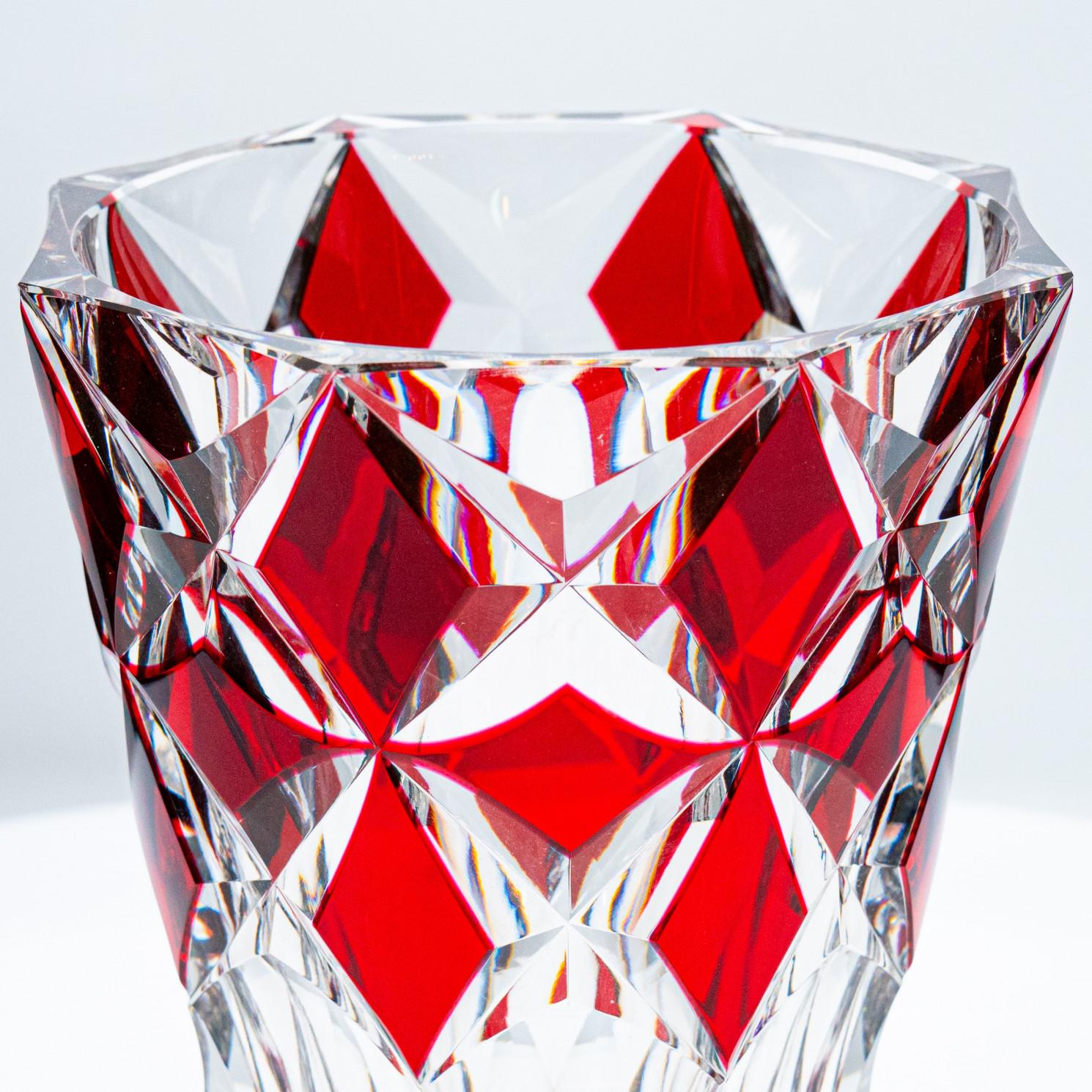 Fine XX secolo Set di grandi vasi Baccarat e Saint Louis, cristallo rosso intenso, Francia in vendita