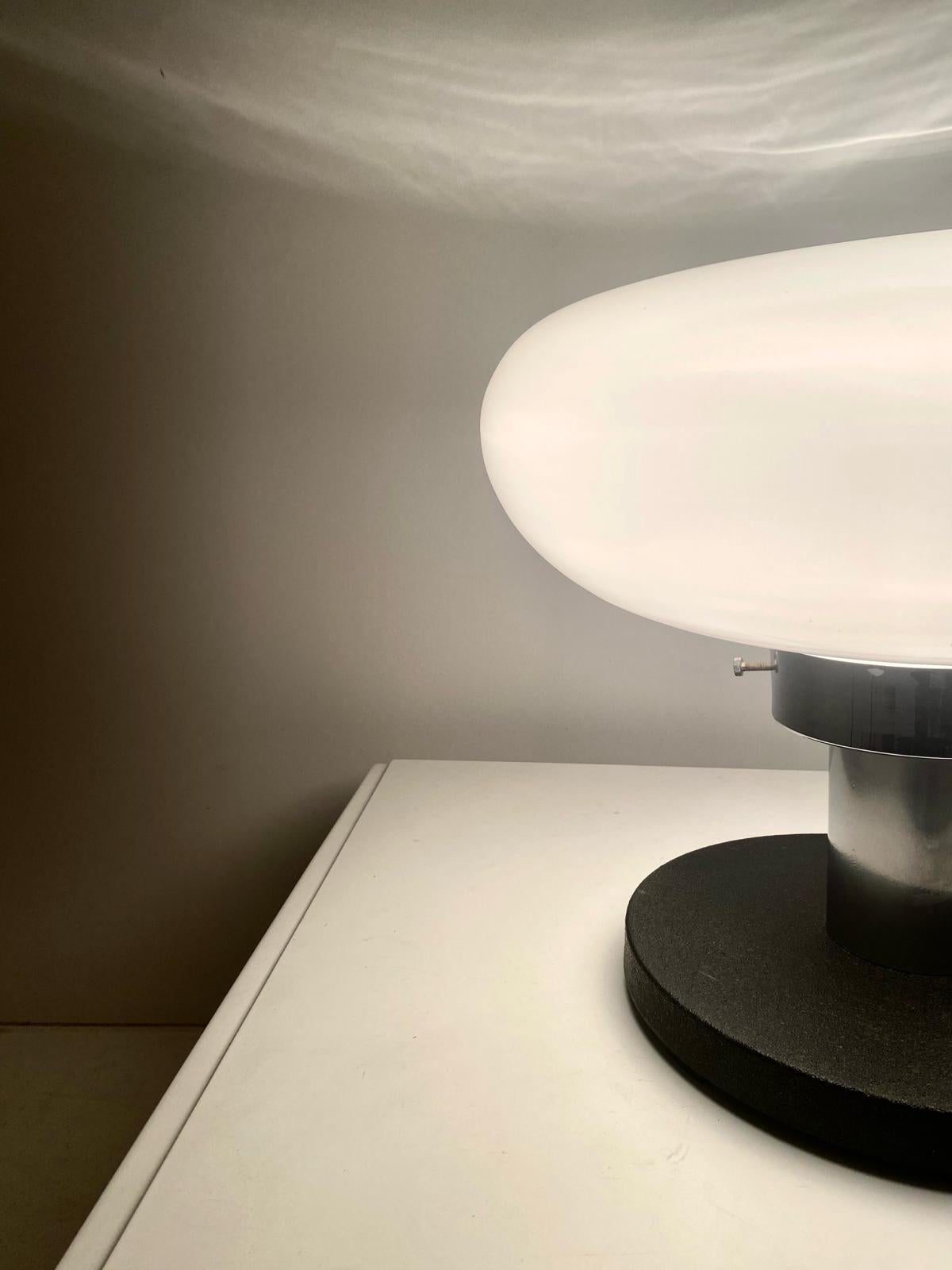 italien Lampe de table XL de Murano de l'ère spatiale, dans le style d'Artemide, Italie, années 1970 en vente