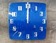 Horloge murale A Space en acrylique bleu électrique par Iskra, Yougoslavie 1970