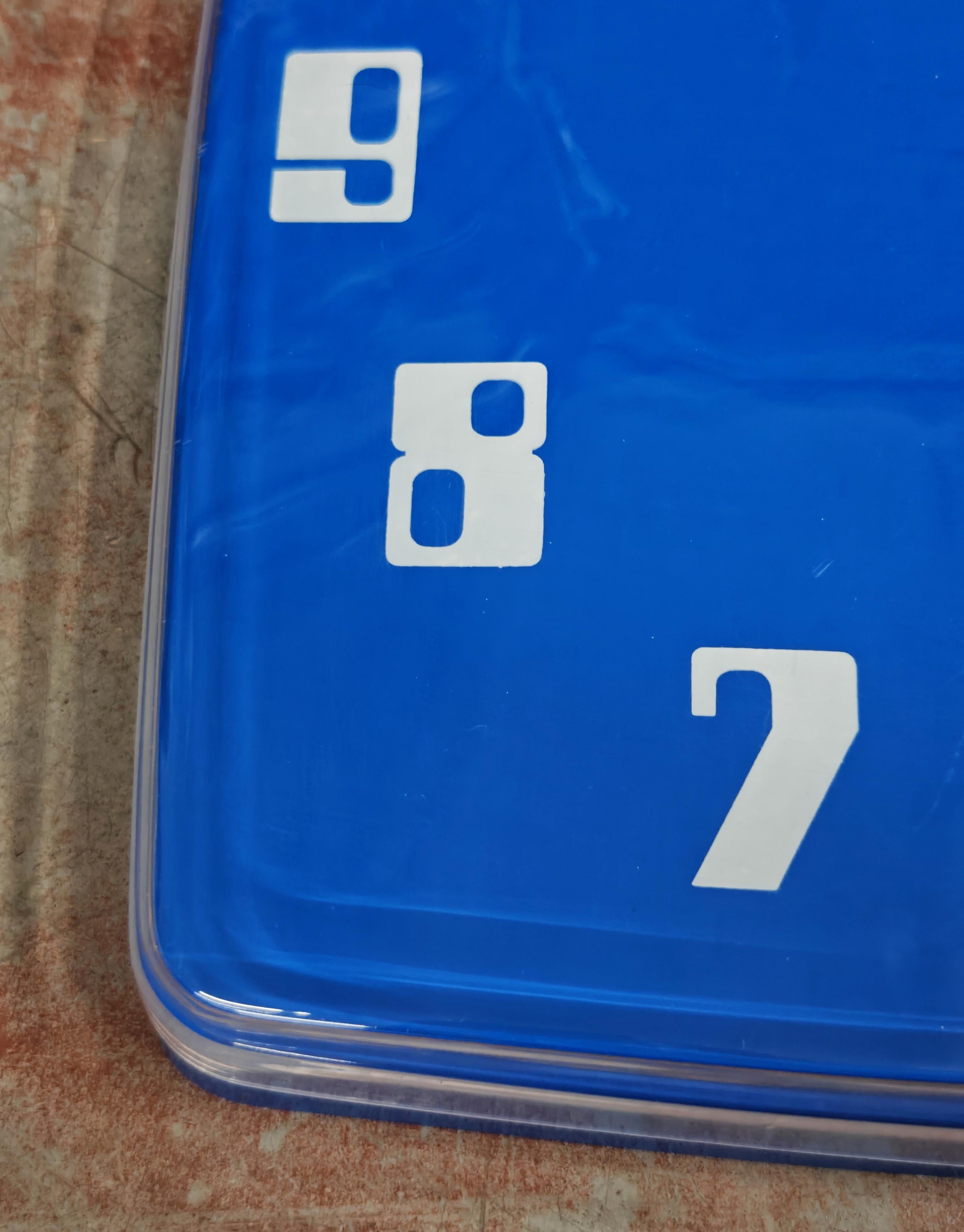 XL Space Age Wall Clock in electric blue acrylic by Iskra, Yugoslavia 1970s In Good Condition For Sale In Beograd, RS