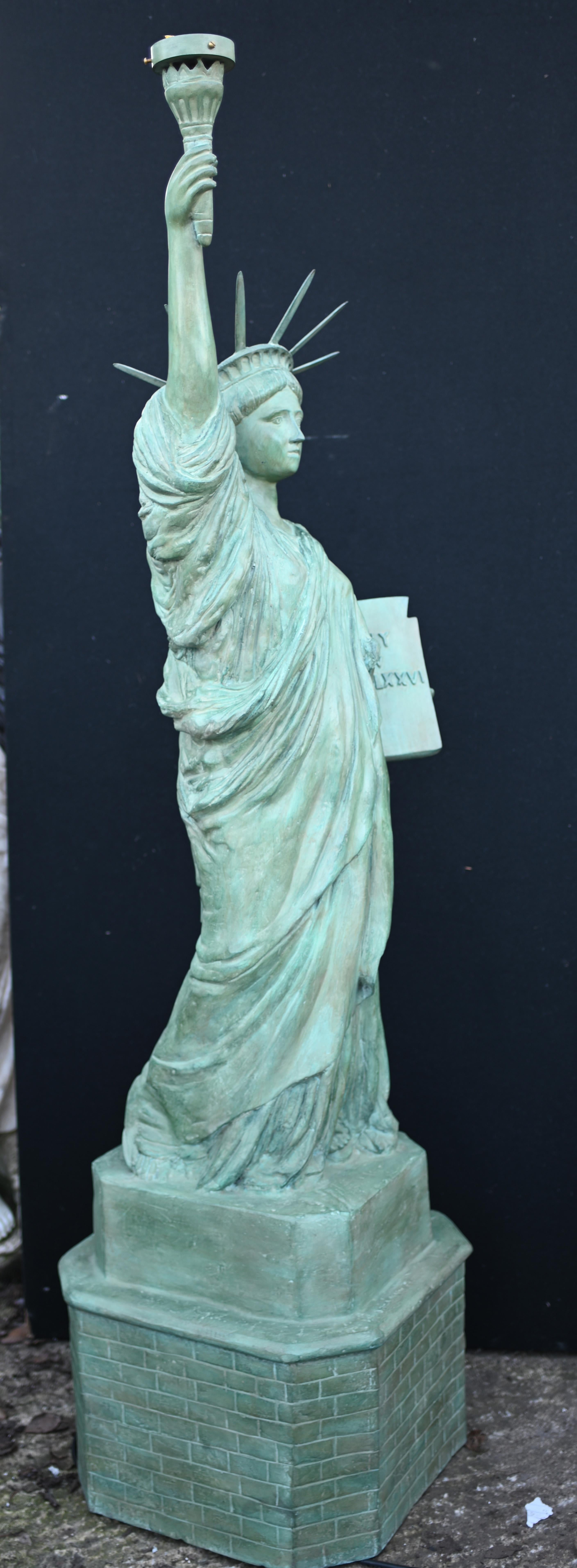 Statue der Freiheitsstatue aus Bronze, New Yorker Lampe im Angebot 8