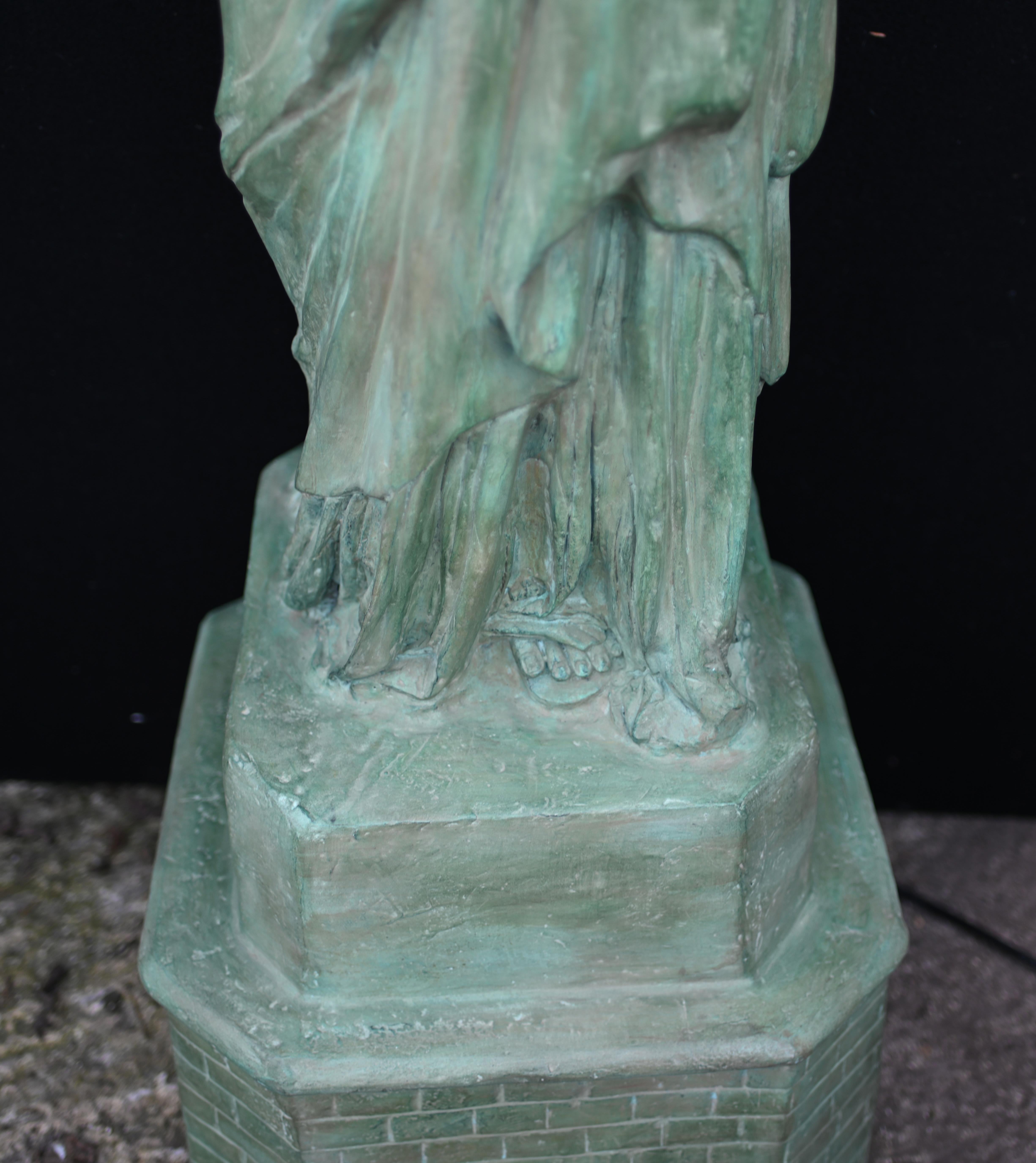 Statue der Freiheitsstatue aus Bronze, New Yorker Lampe im Angebot 1