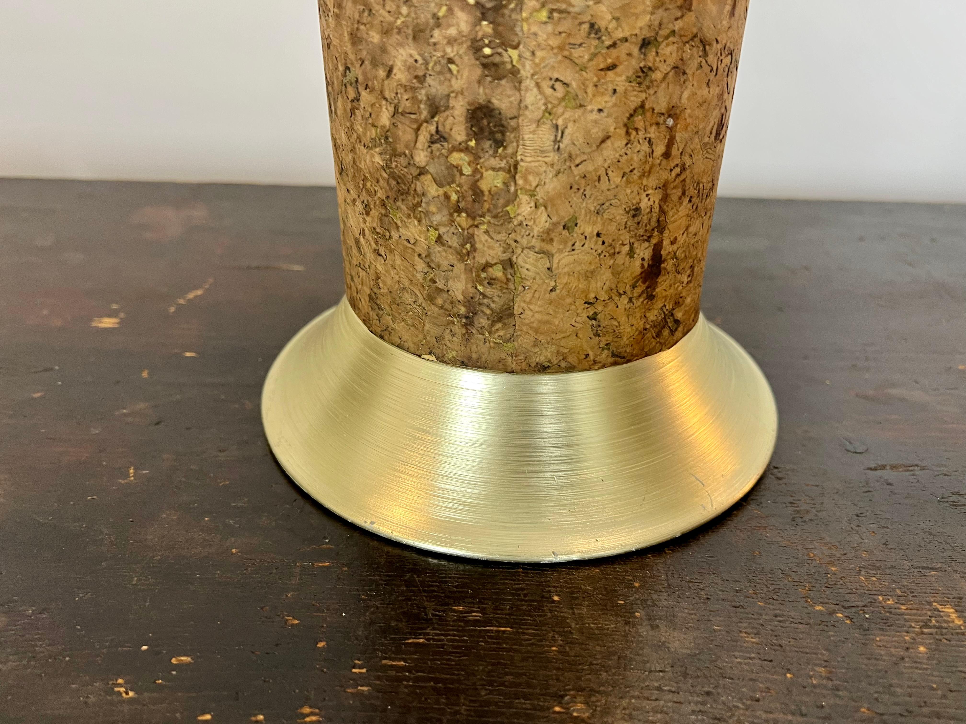 Lámpara de sobremesa XL de corcho y latón de Durlston Designs Ltd, Inglaterra c.1950 en venta 3