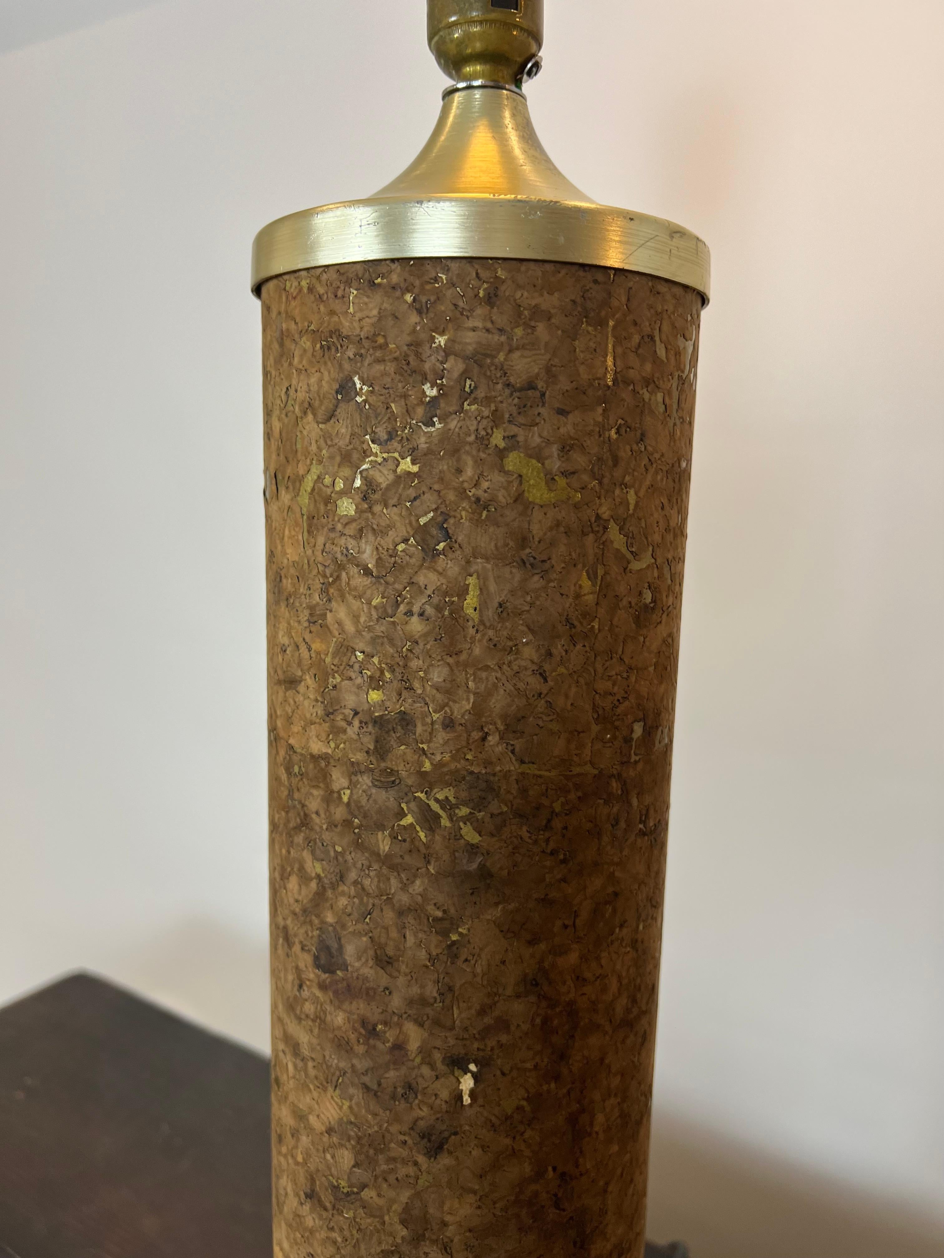 Lámpara de sobremesa XL de corcho y latón de Durlston Designs Ltd, Inglaterra c.1950 en venta 9