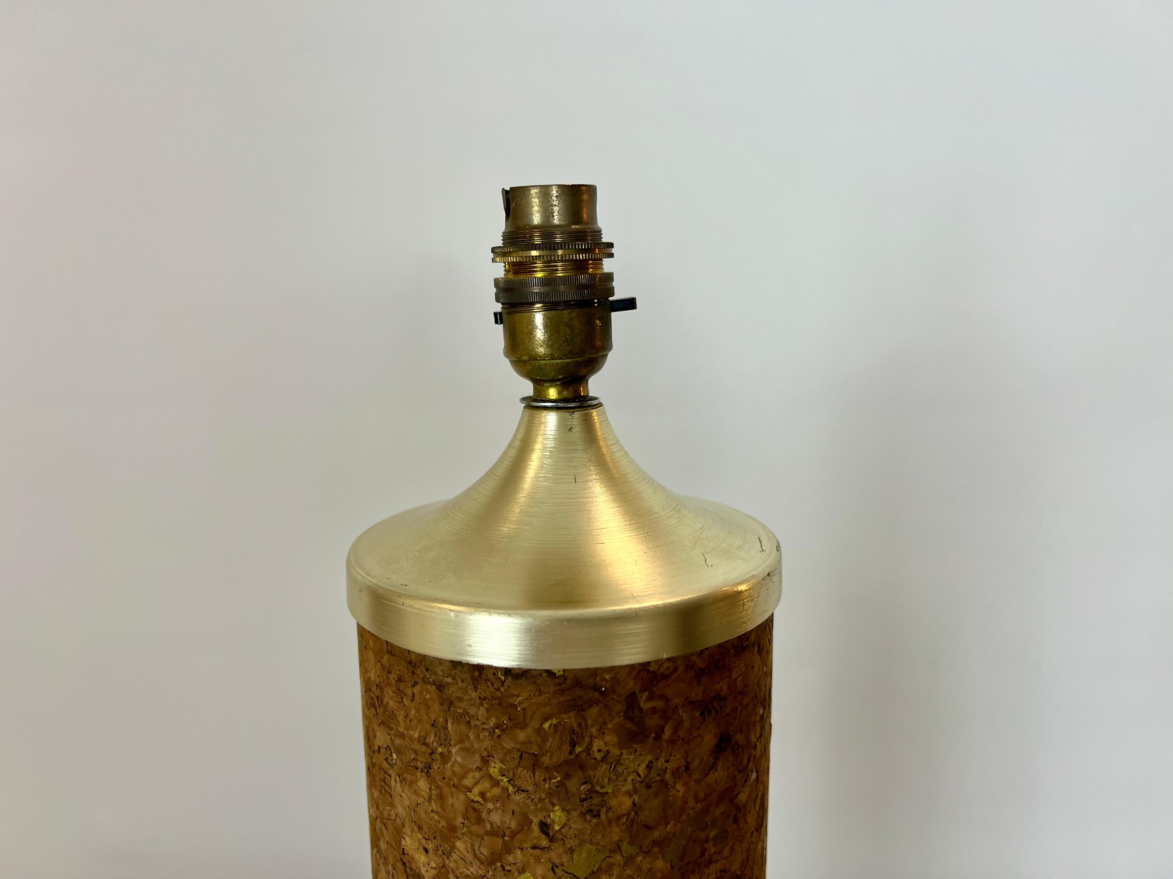 Lámpara de sobremesa XL de corcho y latón de Durlston Designs Ltd, Inglaterra c.1950 en Bueno estado para la venta en Bristol, GB
