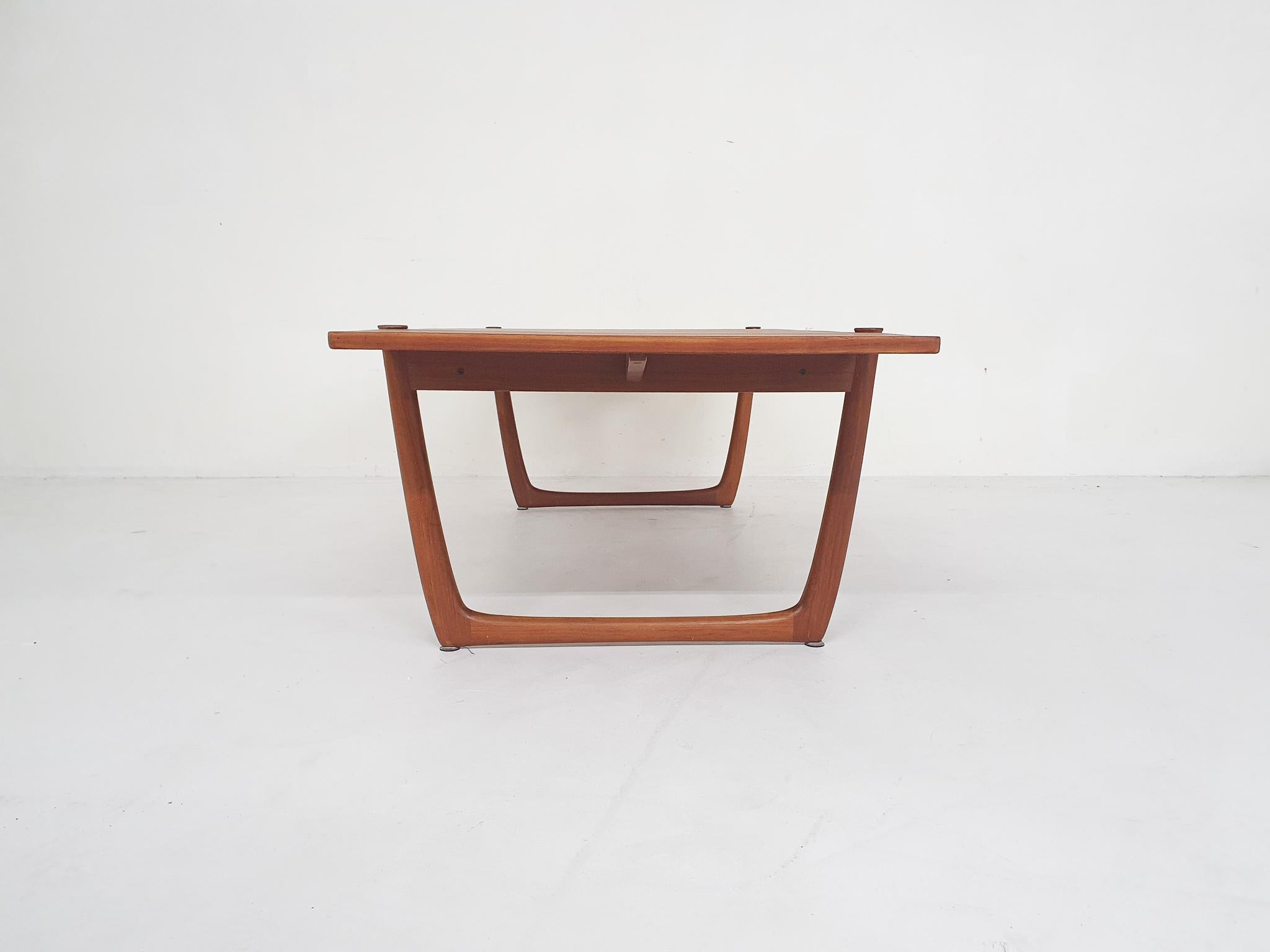 XL teak coffee table by Peter Hvidt and Orla Molgaard Nielsen model FD 575 For Sale 3