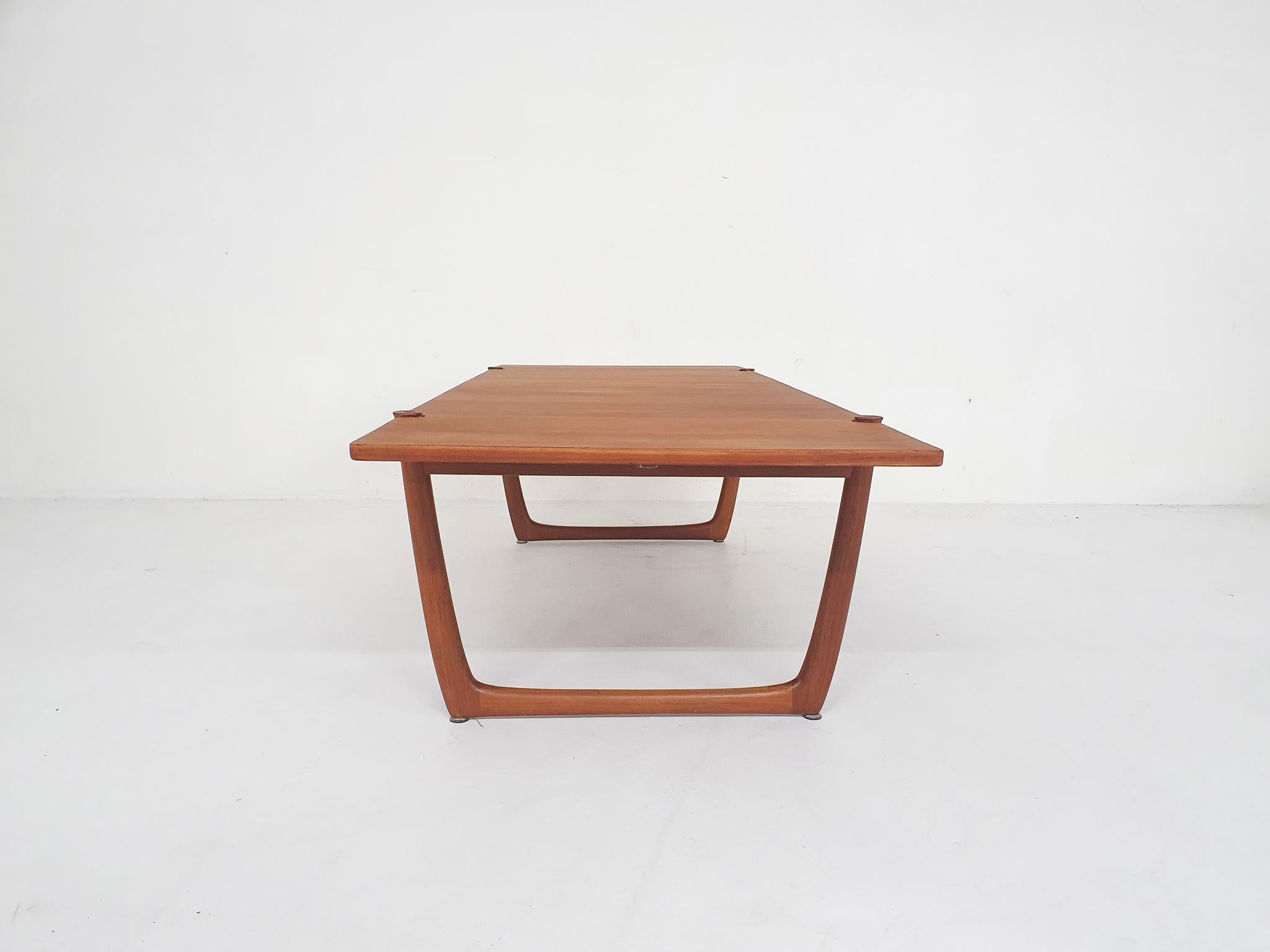 XL teak coffee table by Peter Hvidt and Orla Molgaard Nielsen model FD 575 For Sale 2