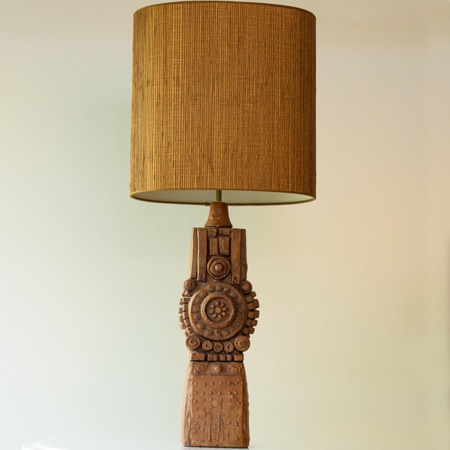 Heavy quality ceramic  floor lamp, from Bernard Rooke, UK, 1970s.

This  lamp base brings a rich visual appeal to any interior. With its beautiful shape, it offers a unique presence.

This base with terracotta shades and a beautiful pattern fits
