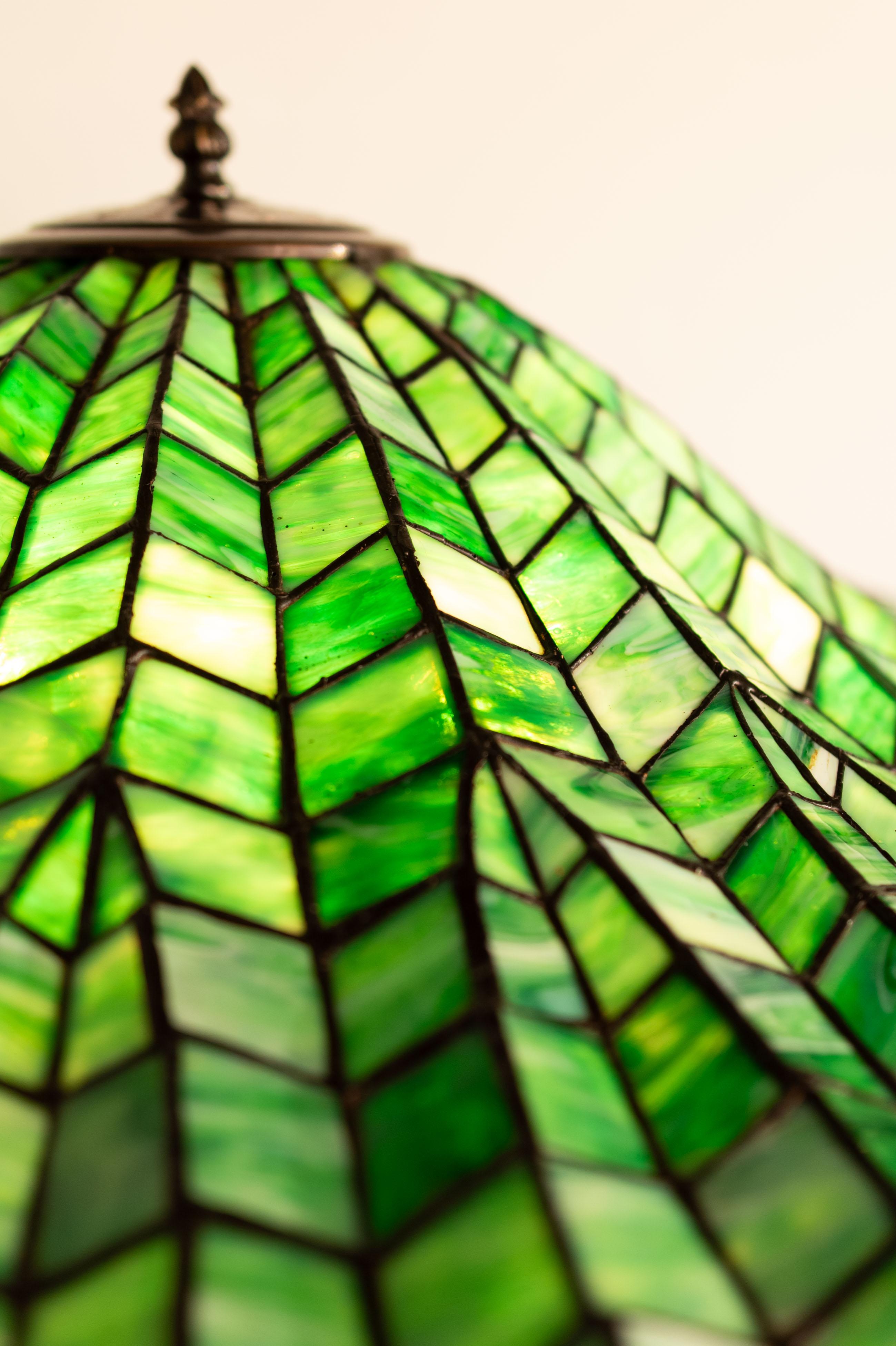 Belle lampe de table, rarement trouvée dans ces dimensions. En parfait état. 