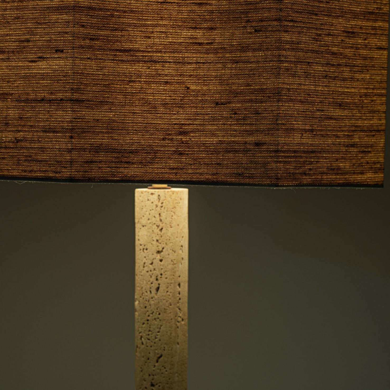 Lampe de bureau XL en travertin avec abat-jour en soie fait sur mesure par Rene Houben en vente 3