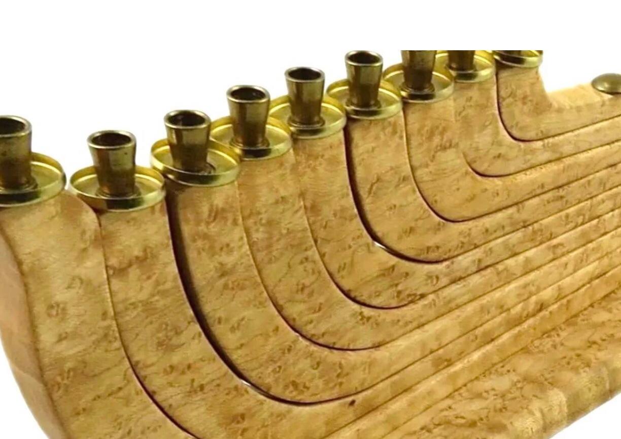 XL Artisan Hand Turned Modern  Bois d'érable cinétique MCM Menorah signé Bon état - En vente à St.Petersburg, FL