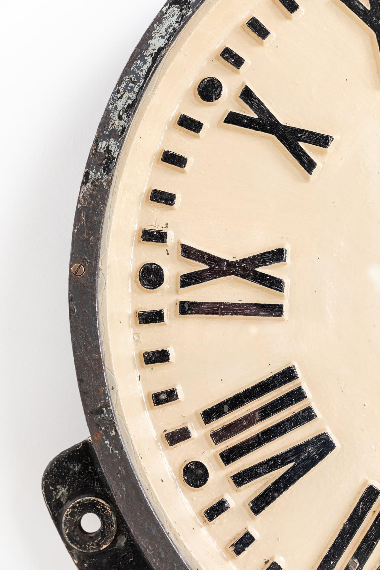 XL Vintage Industrie Gents of Leicester Industries Wanduhr aus Gusseisen, ca. 1930 (Englisch) im Angebot
