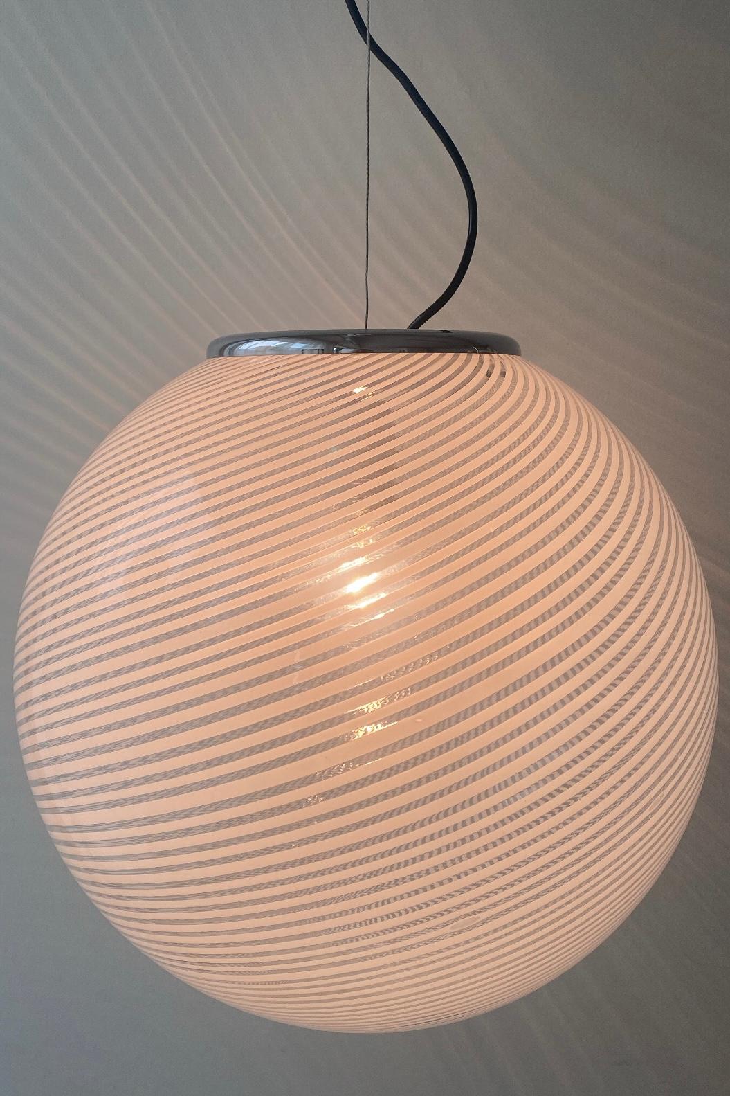 XL Vintage Italian Murano 1970s Filigrana White Swirl Glass Pendant Ceiling Lamp For Sale 3