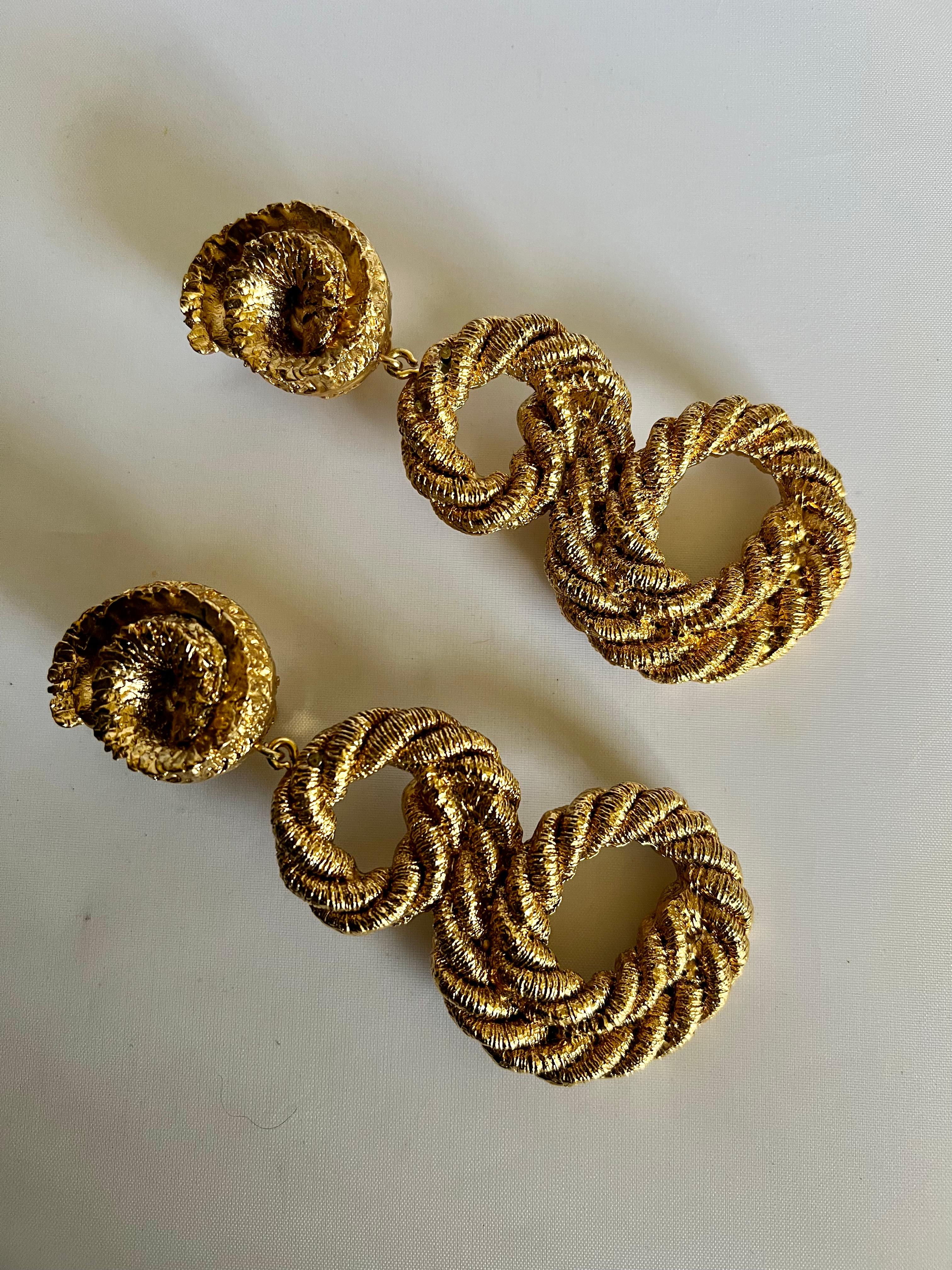 XL Vintage Knotted Rope Gold Swirl Earrings  For Sale 1